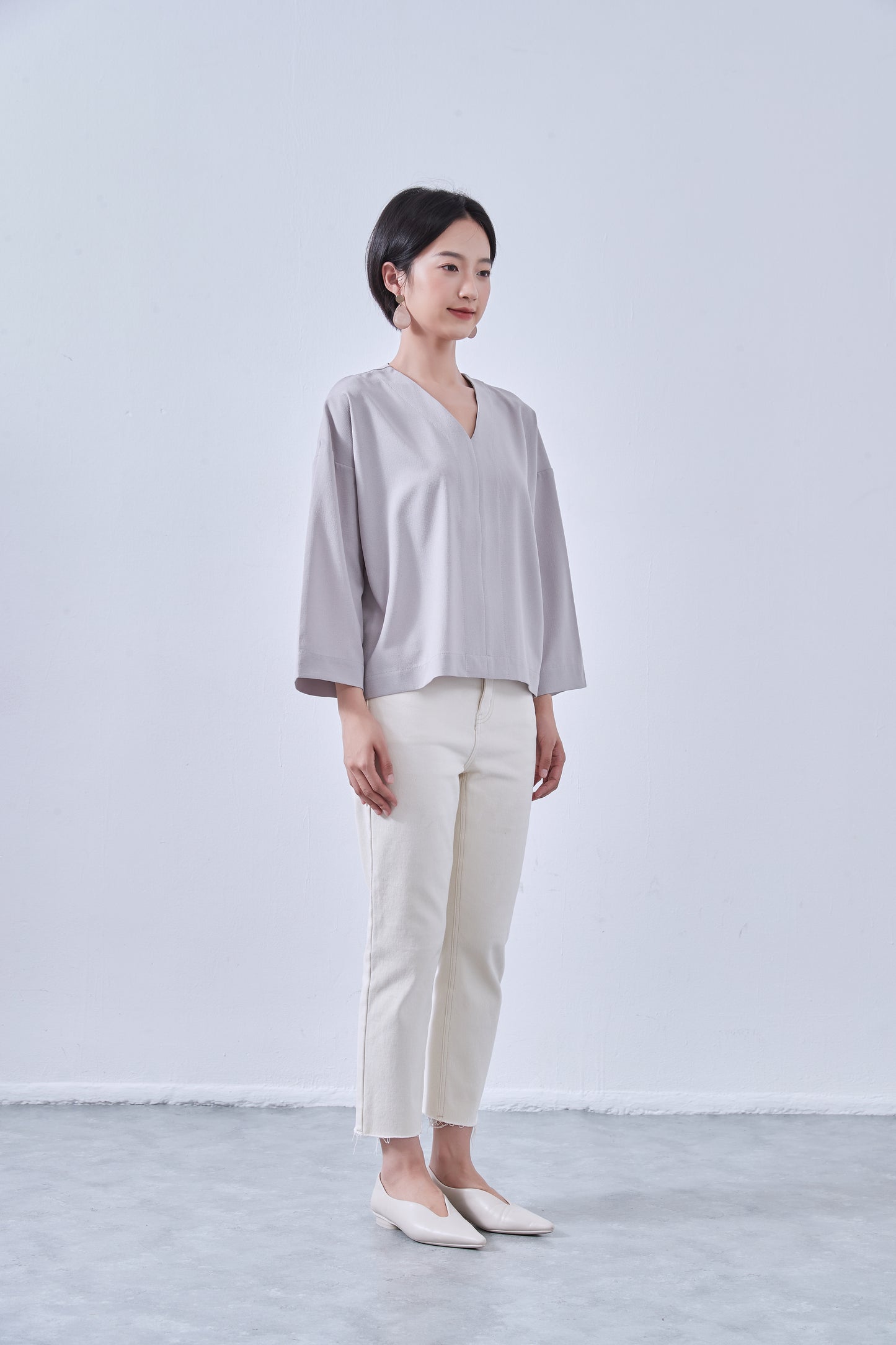 KNNT363・Vネック・センターシーム・長袖ミニマル・シンプルトップ・Clean Style・秋冬プルオーバー
