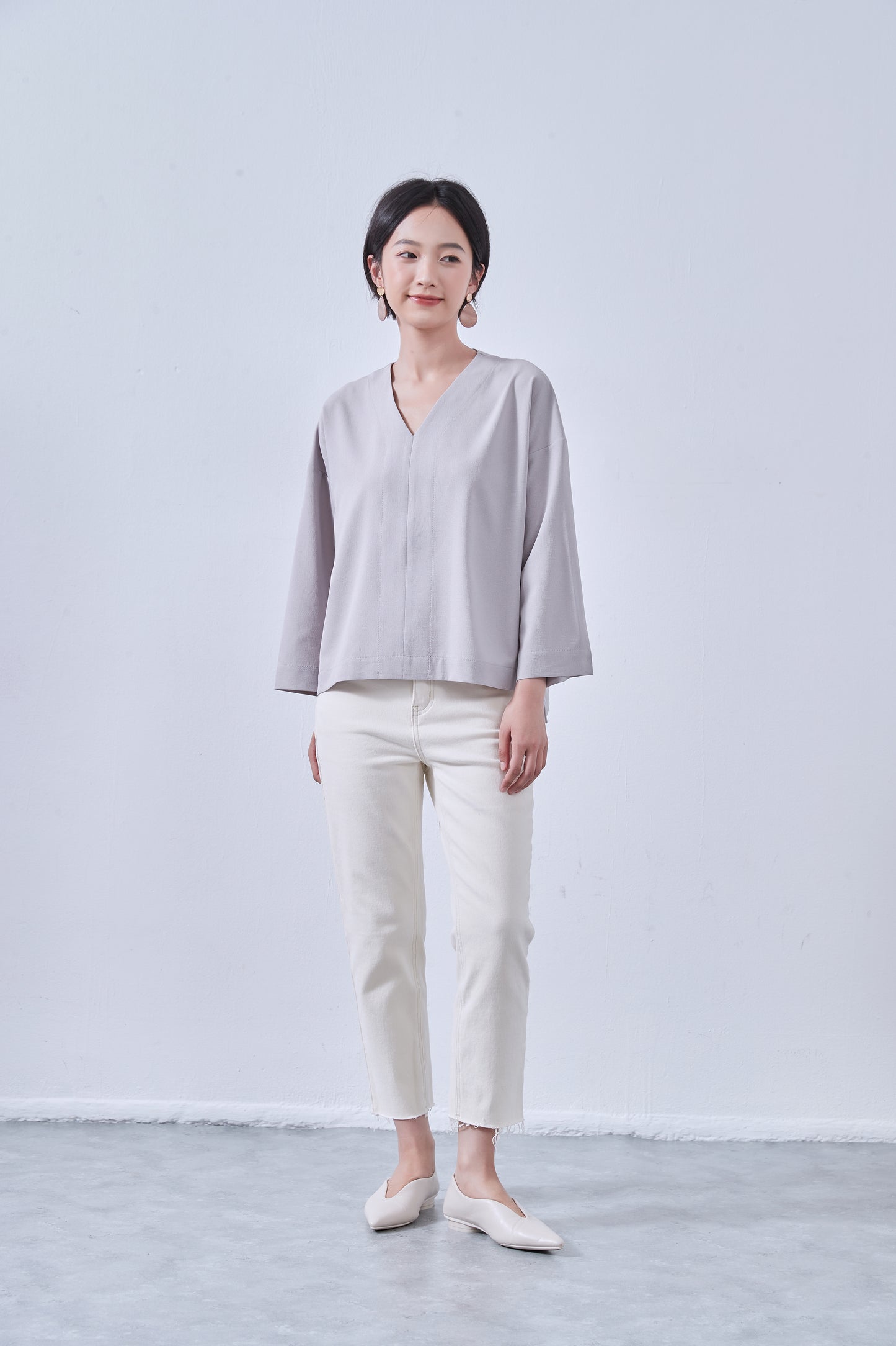 KNNT363・Vネック・センターシーム・長袖ミニマル・シンプルトップ・Clean Style・秋冬プルオーバー