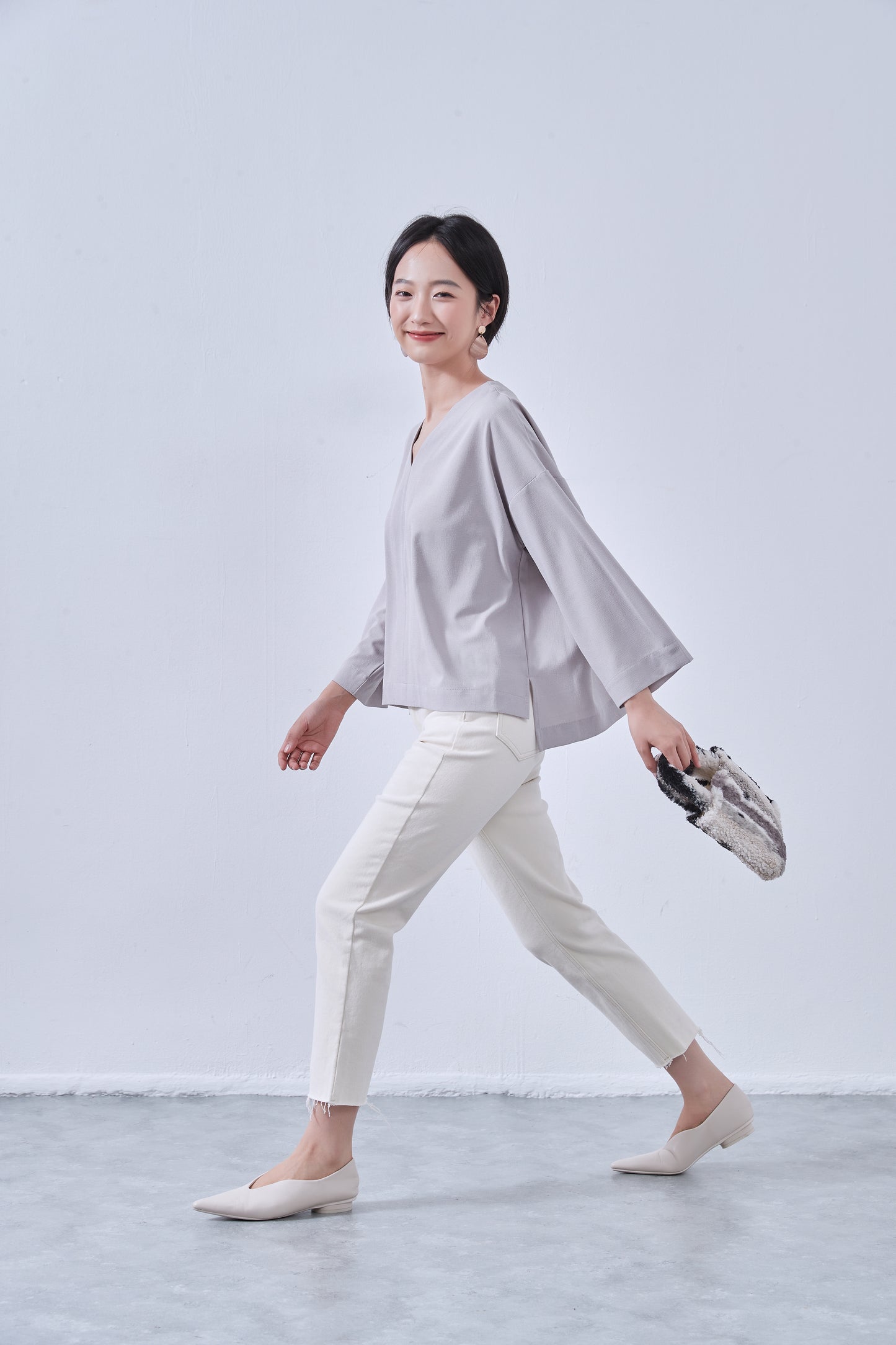 KNNT363・Vネック・センターシーム・長袖ミニマル・シンプルトップ・Clean Style・秋冬プルオーバー