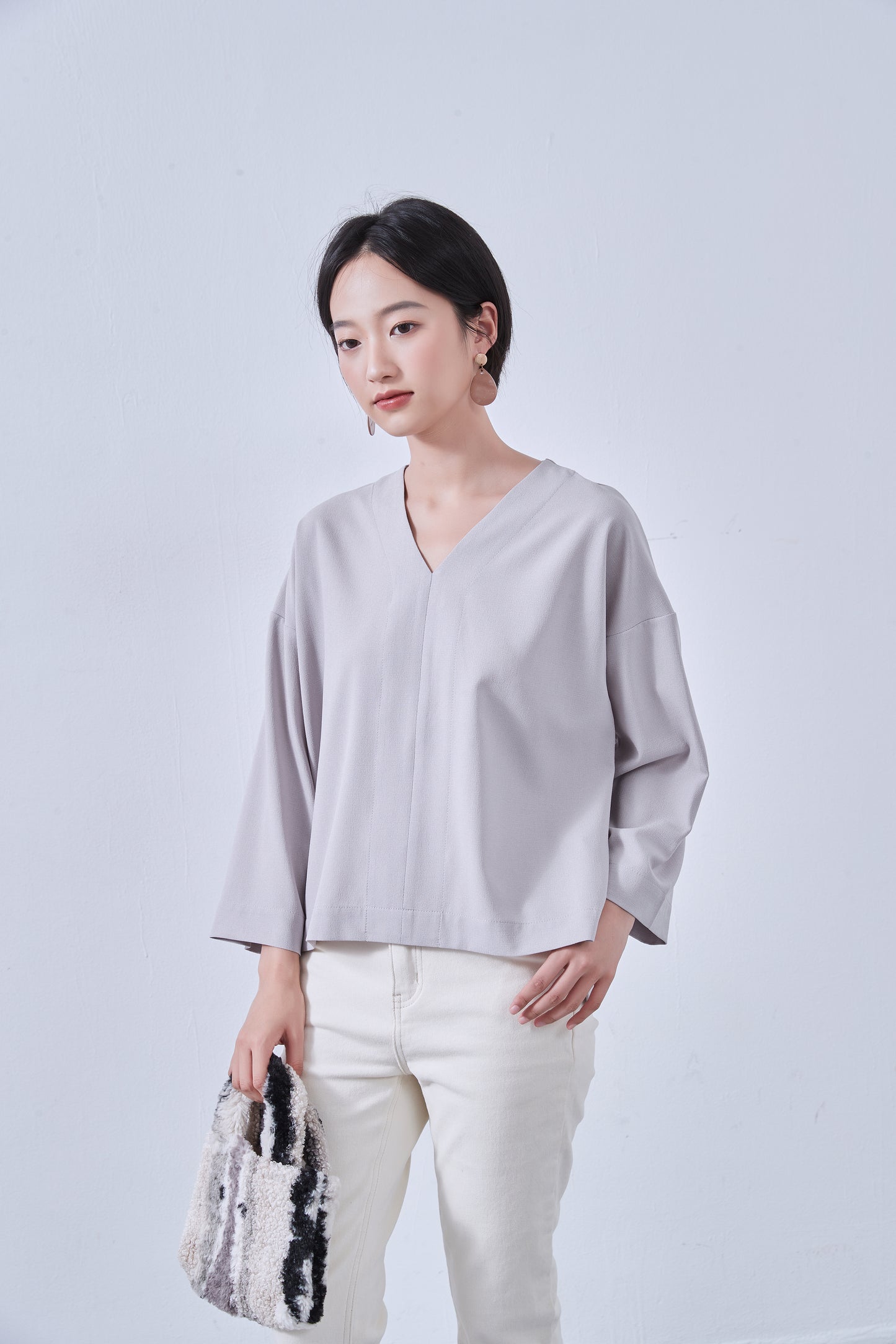 KNNT363・Vネック・センターシーム・長袖ミニマル・シンプルトップ・Clean Style・秋冬プルオーバー