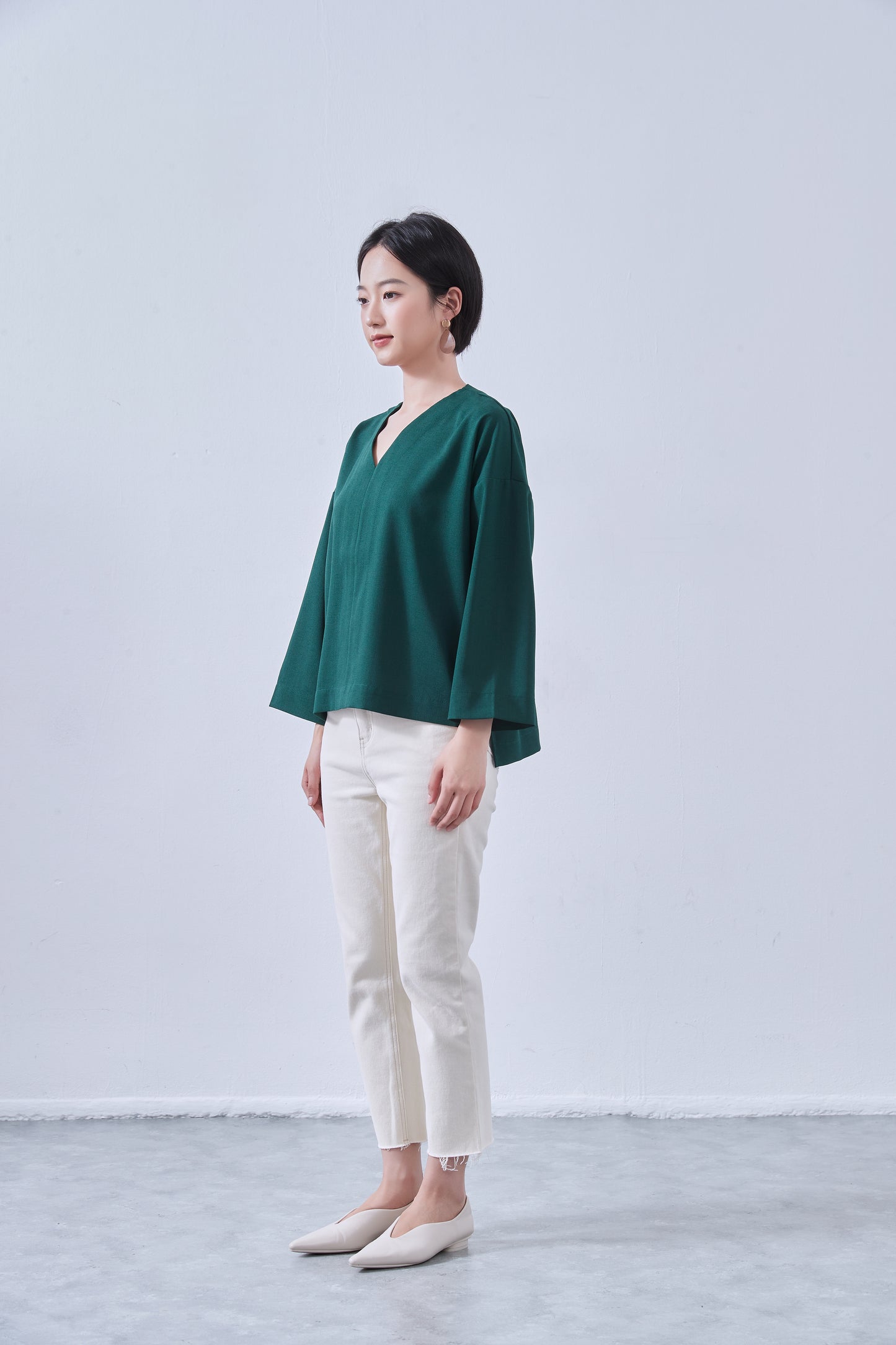 KNNT363・Vネック・センターシーム・長袖ミニマル・シンプルトップ・Clean Style・秋冬プルオーバー