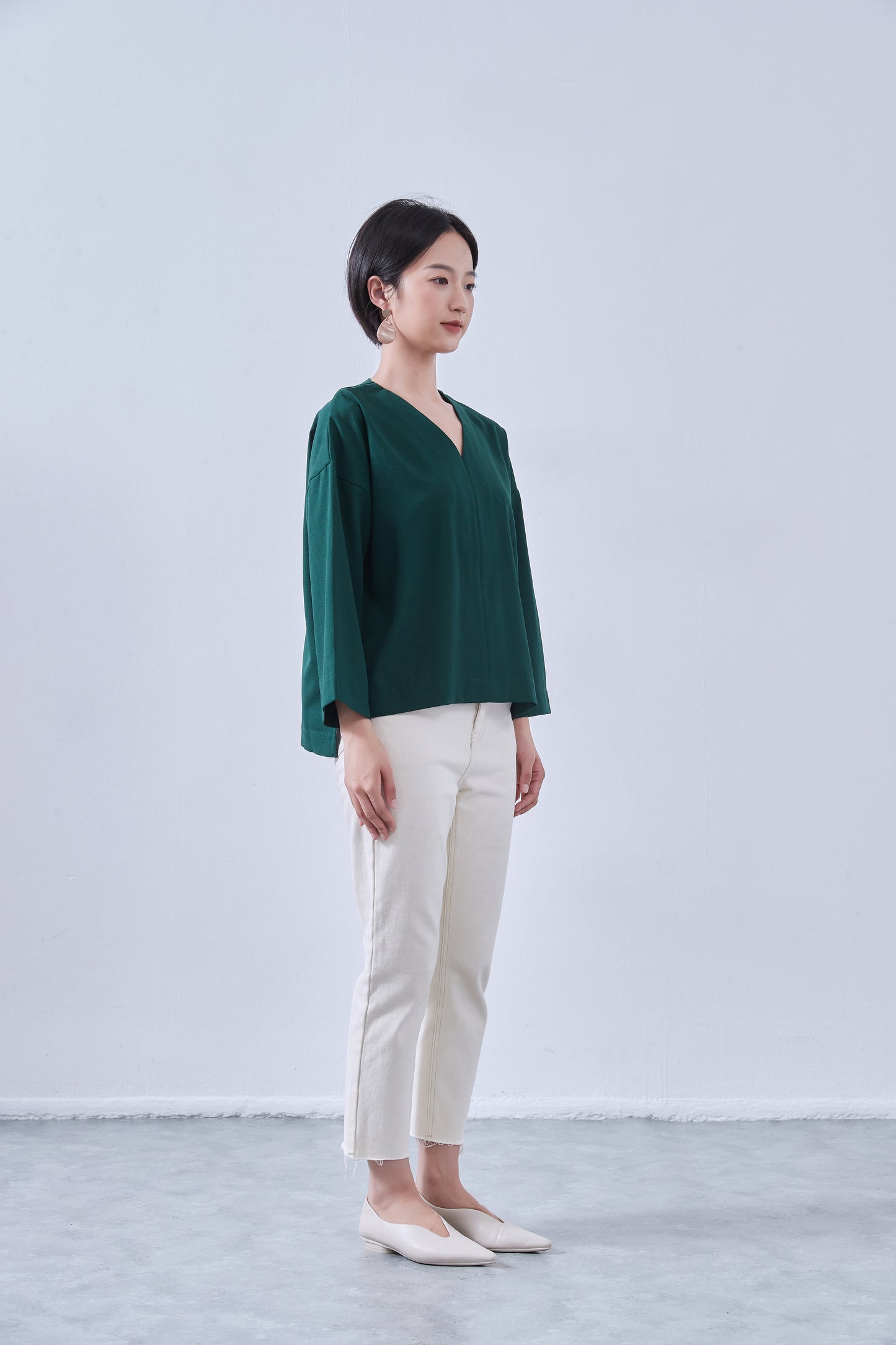 KNNT363・Vネック・センターシーム・長袖ミニマル・シンプルトップ・Clean Style・秋冬プルオーバー