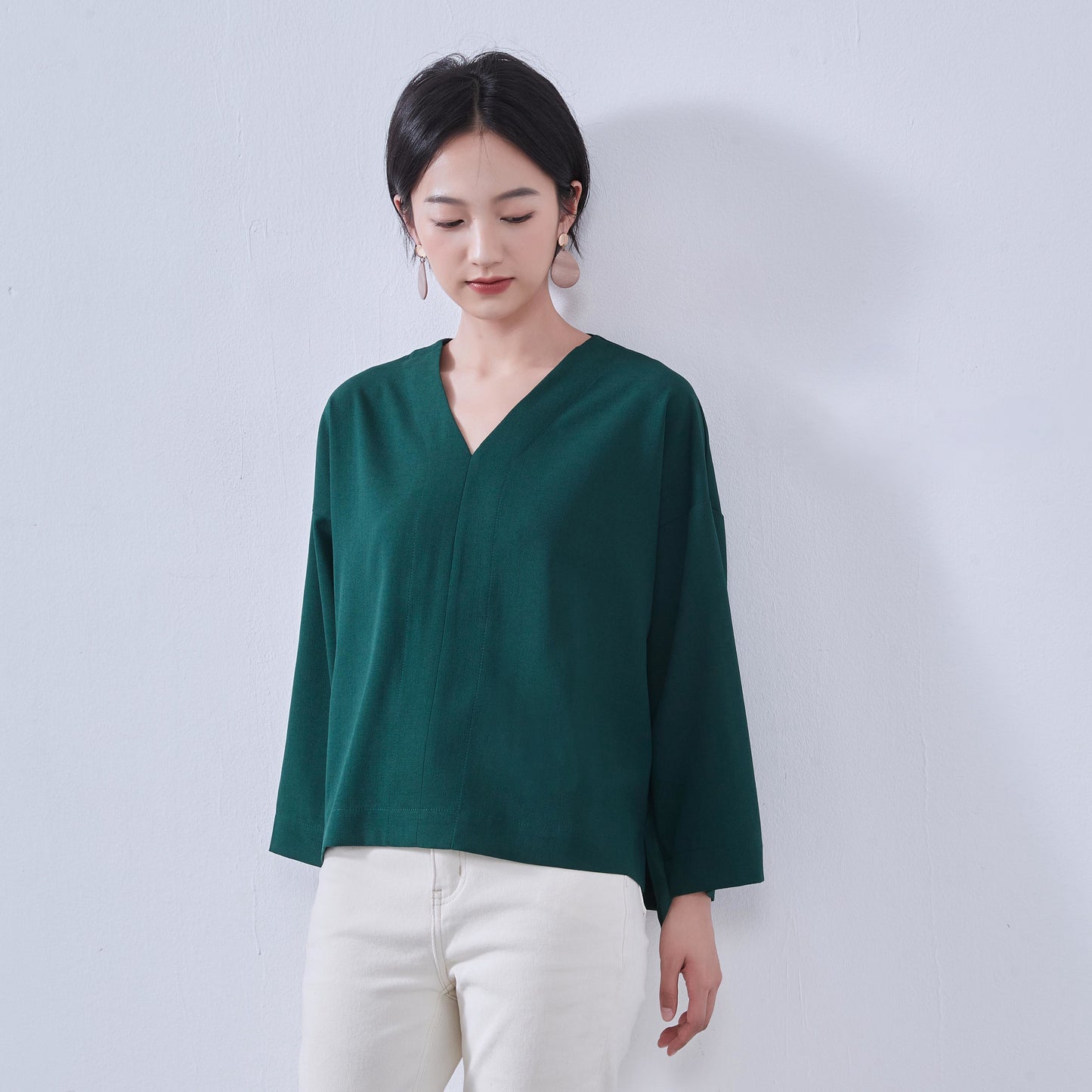 KNNT363・Vネック・センターシーム・長袖ミニマル・シンプルトップ・Clean Style・秋冬プルオーバー