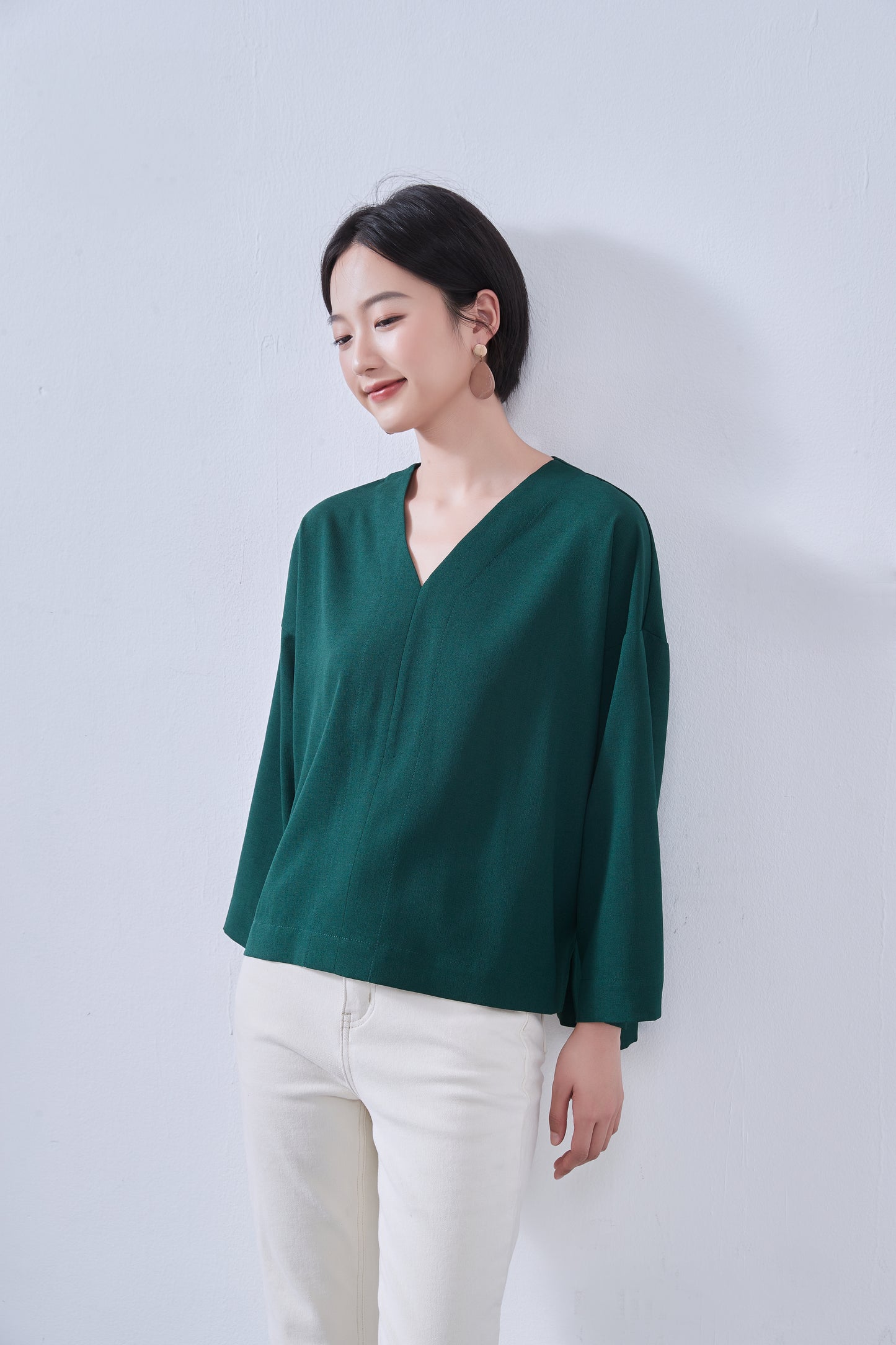 KNNT363・Vネック・センターシーム・長袖ミニマル・シンプルトップ・Clean Style・秋冬プルオーバー