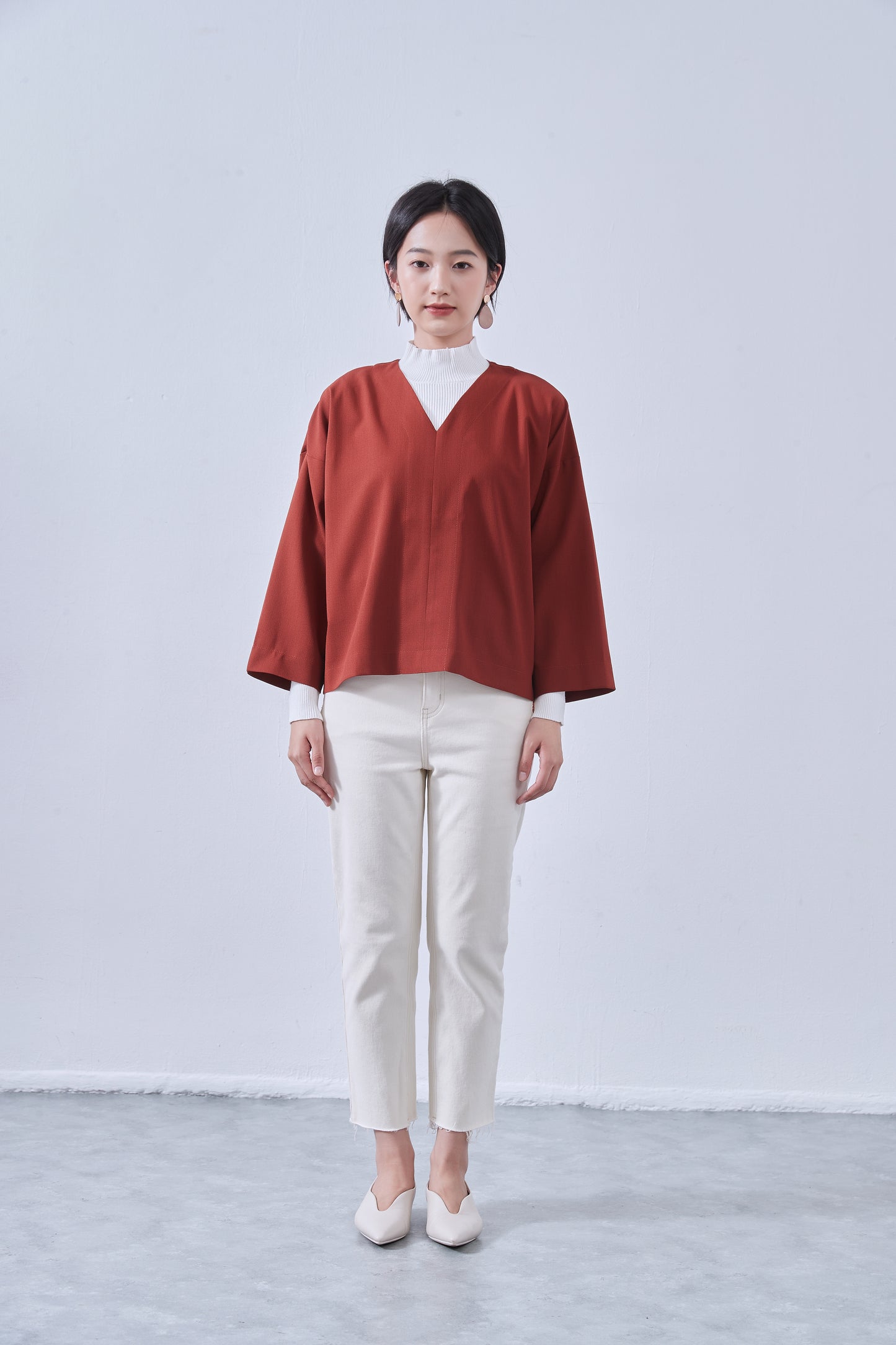 KNNT363・Vネック・センターシーム・長袖ミニマル・シンプルトップ・Clean Style・秋冬プルオーバー