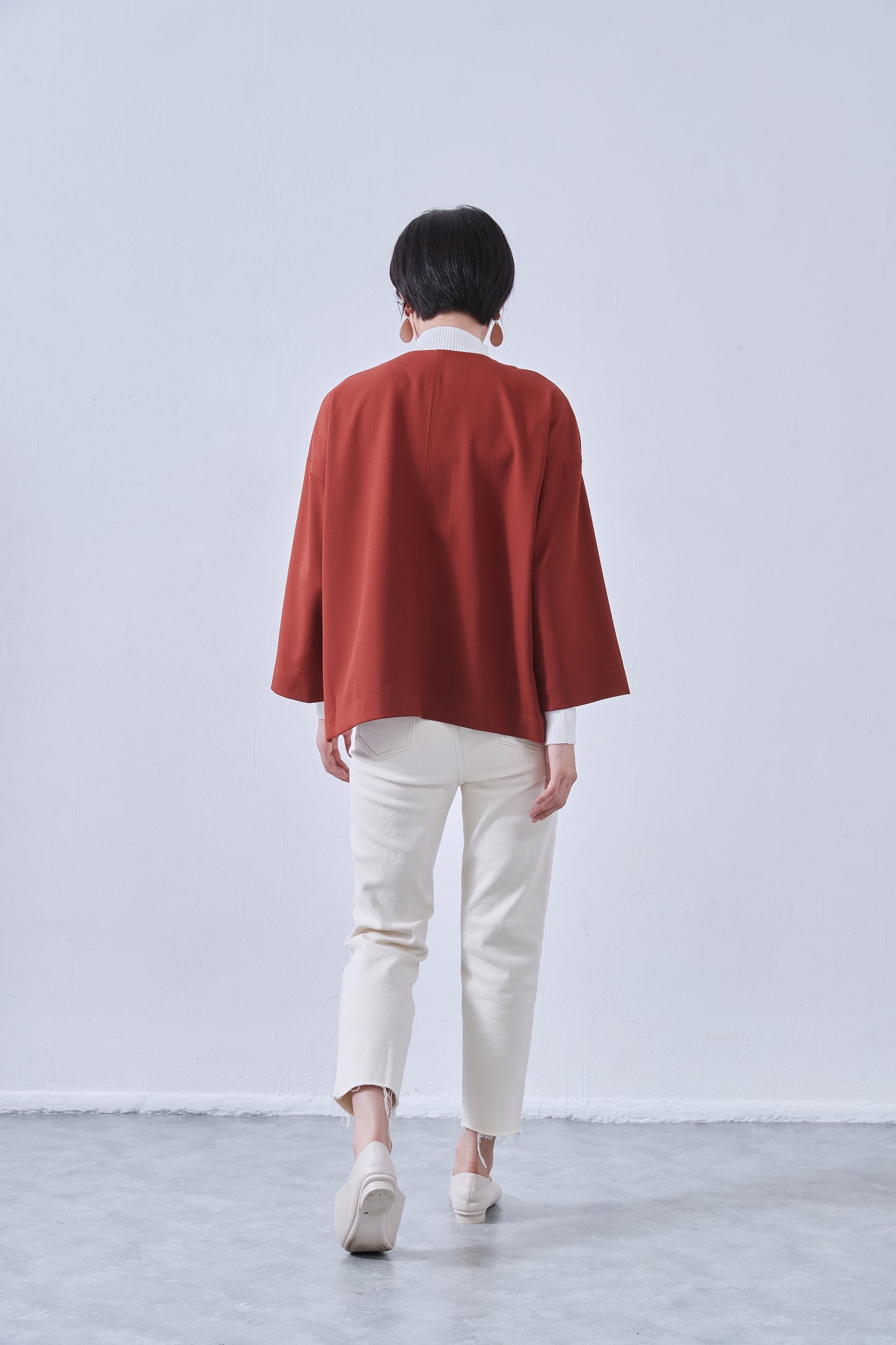 KNNT363・Vネック・センターシーム・長袖ミニマル・シンプルトップ・Clean Style・秋冬プルオーバー