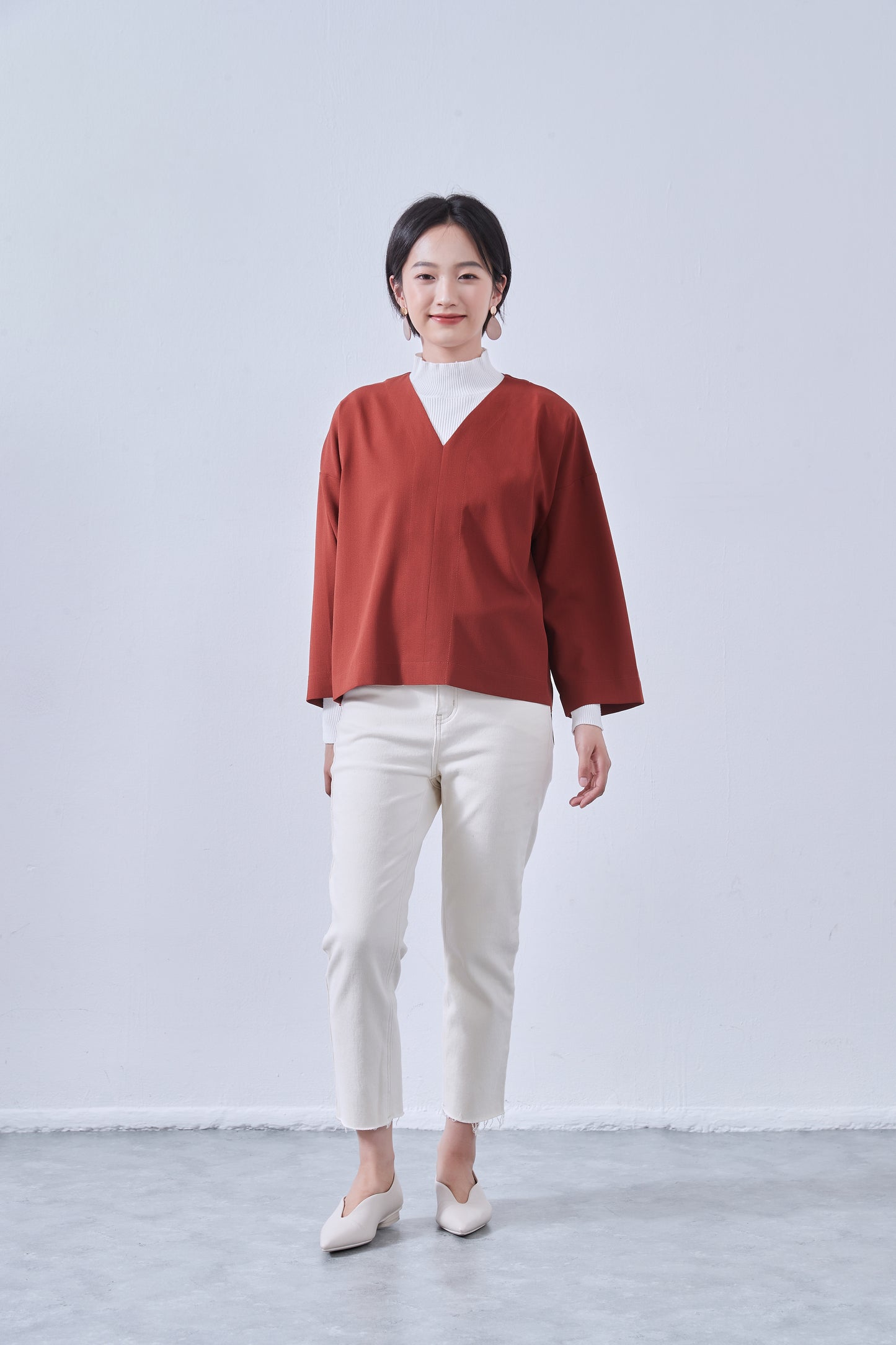 KNNT363・Vネック・センターシーム・長袖ミニマル・シンプルトップ・Clean Style・秋冬プルオーバー