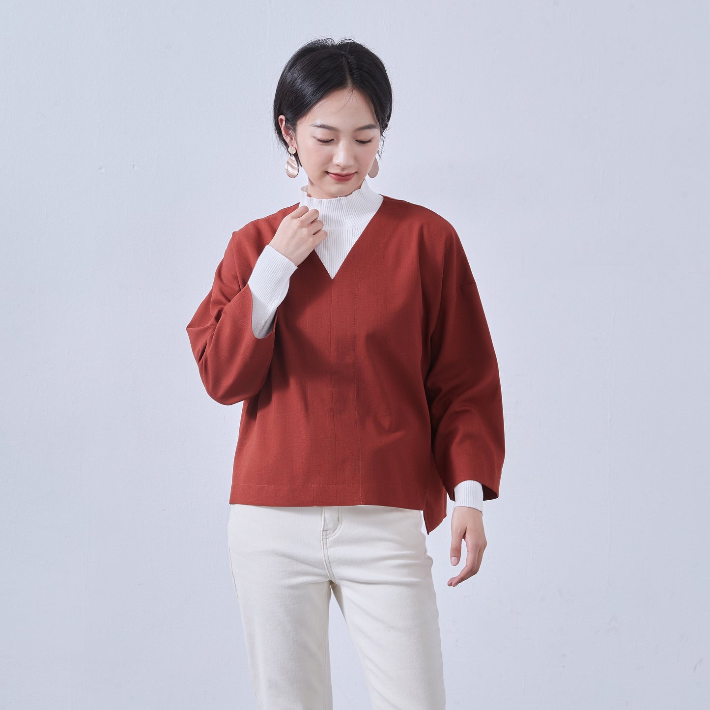 KNNT363・Vネック・センターシーム・長袖ミニマル・シンプルトップ・Clean Style・秋冬プルオーバー