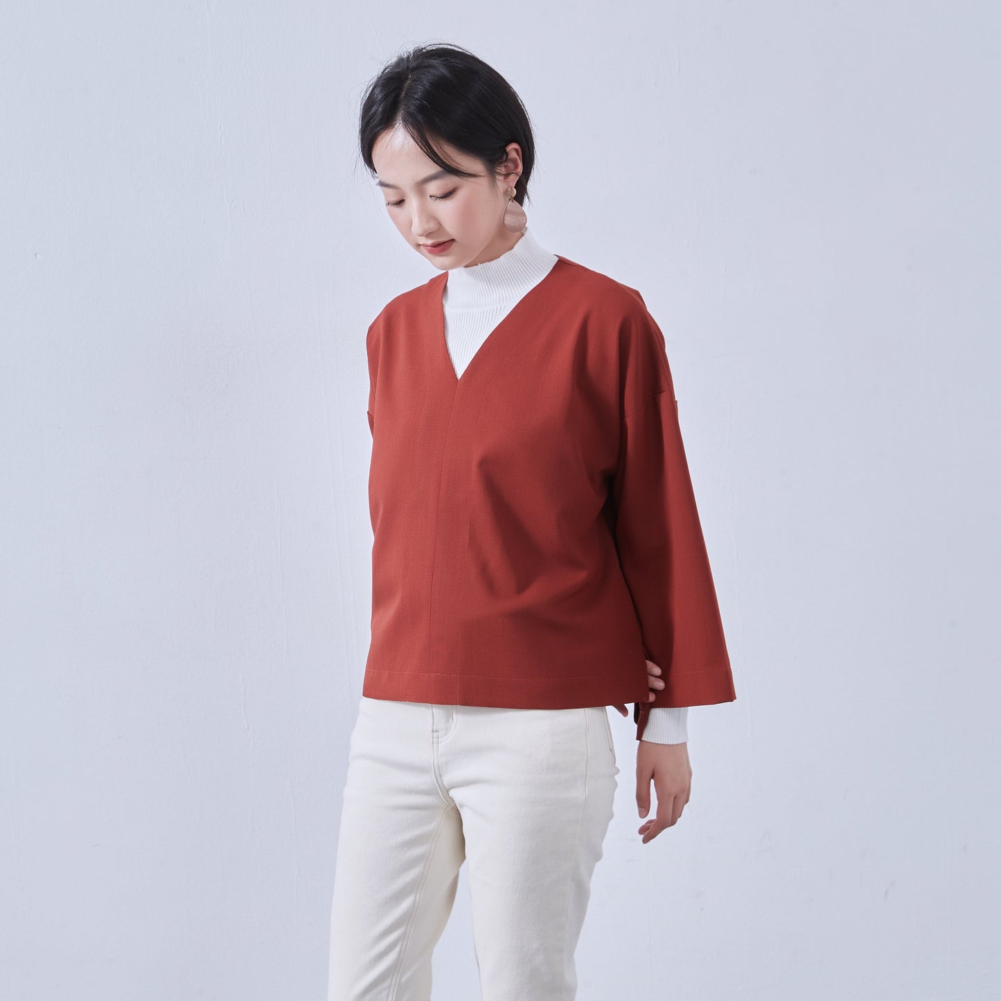 KNNT363・Vネック・センターシーム・長袖ミニマル・シンプルトップ・Clean Style・秋冬プルオーバー