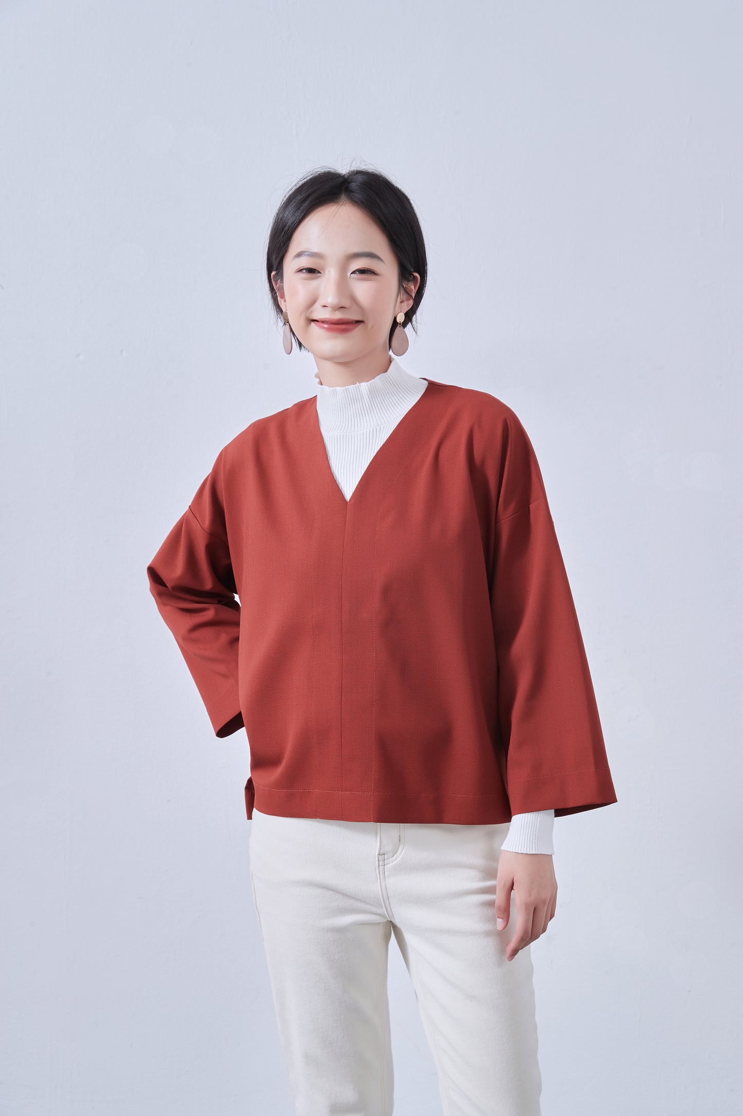 KNNT363・Vネック・センターシーム・長袖ミニマル・シンプルトップ・Clean Style・秋冬プルオーバー