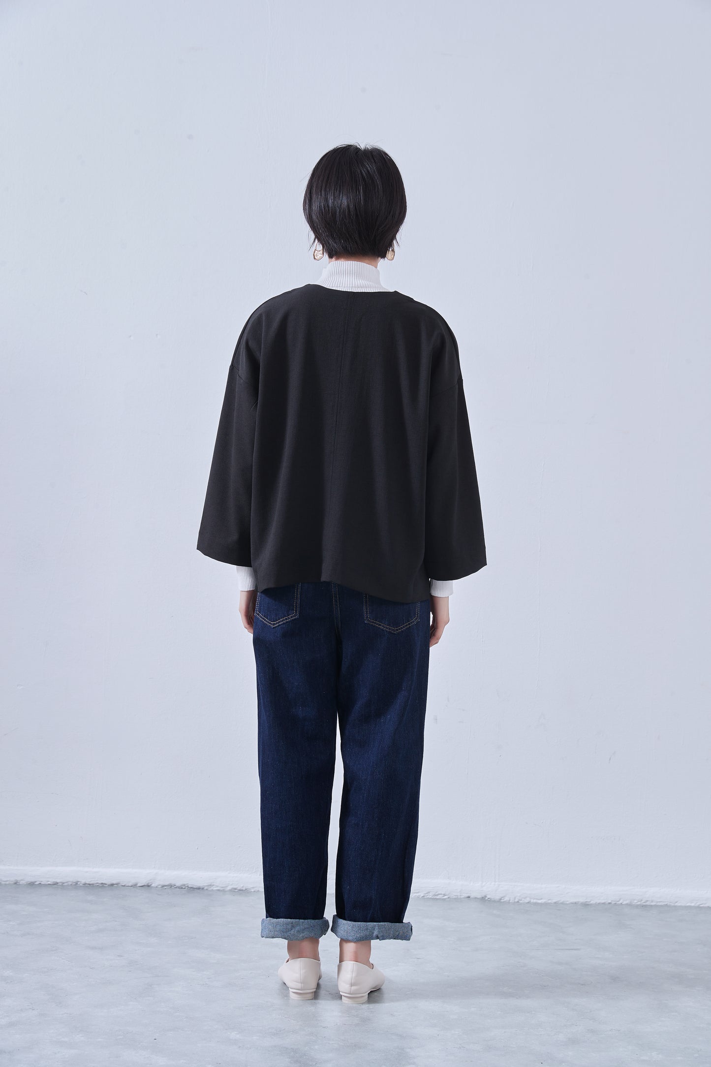 KNNT363・Vネック・センターシーム・長袖ミニマル・シンプルトップ・Clean Style・秋冬プルオーバー