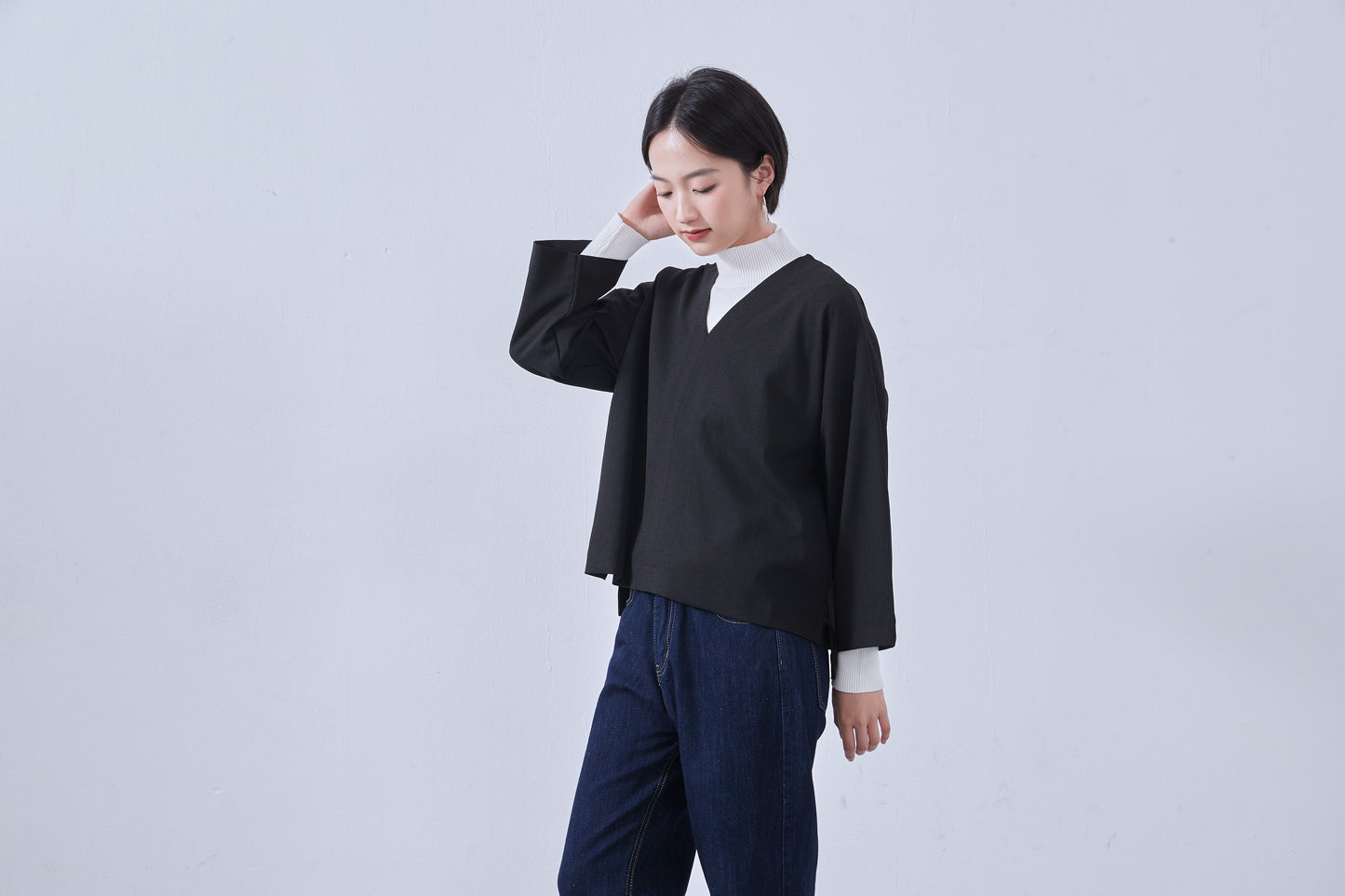 KNNT363・Vネック・センターシーム・長袖ミニマル・シンプルトップ・Clean Style・秋冬プルオーバー
