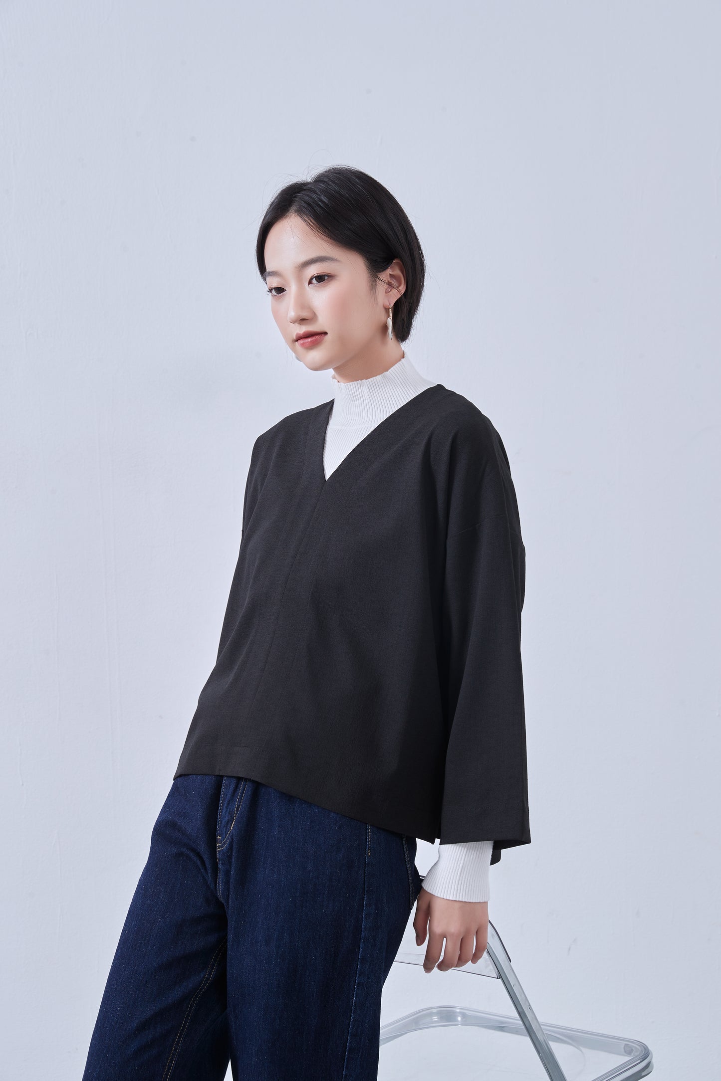 KNNT363・Vネック・センターシーム・長袖ミニマル・シンプルトップ・Clean Style・秋冬プルオーバー