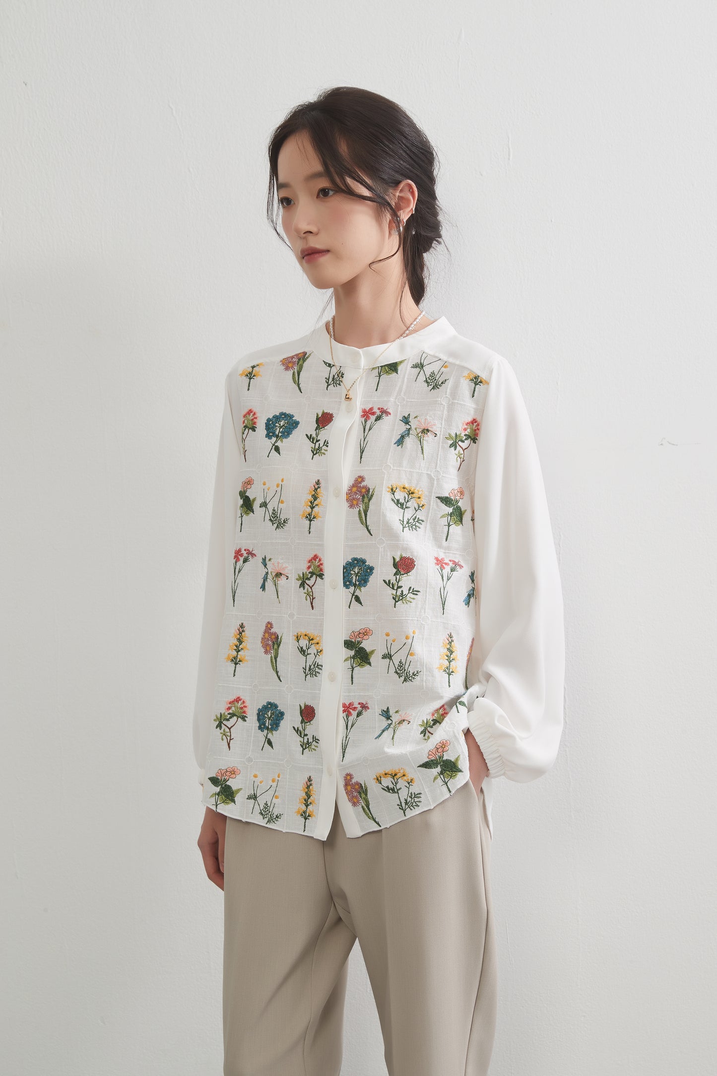 KNGC601-フローラルガーデン花柄刺繍長袖ブラウス