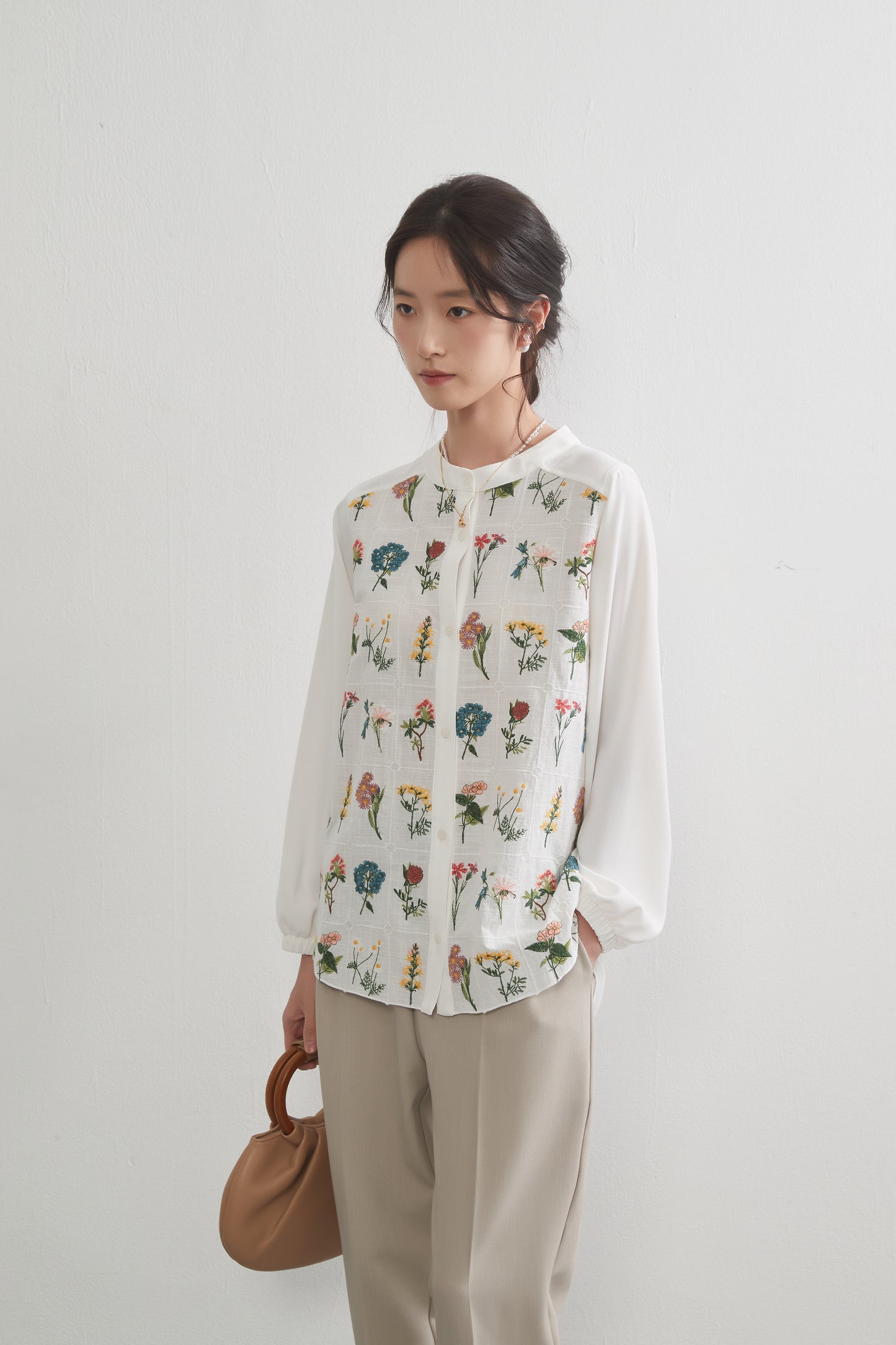 KNGC601-フローラルガーデン花柄刺繍長袖ブラウス