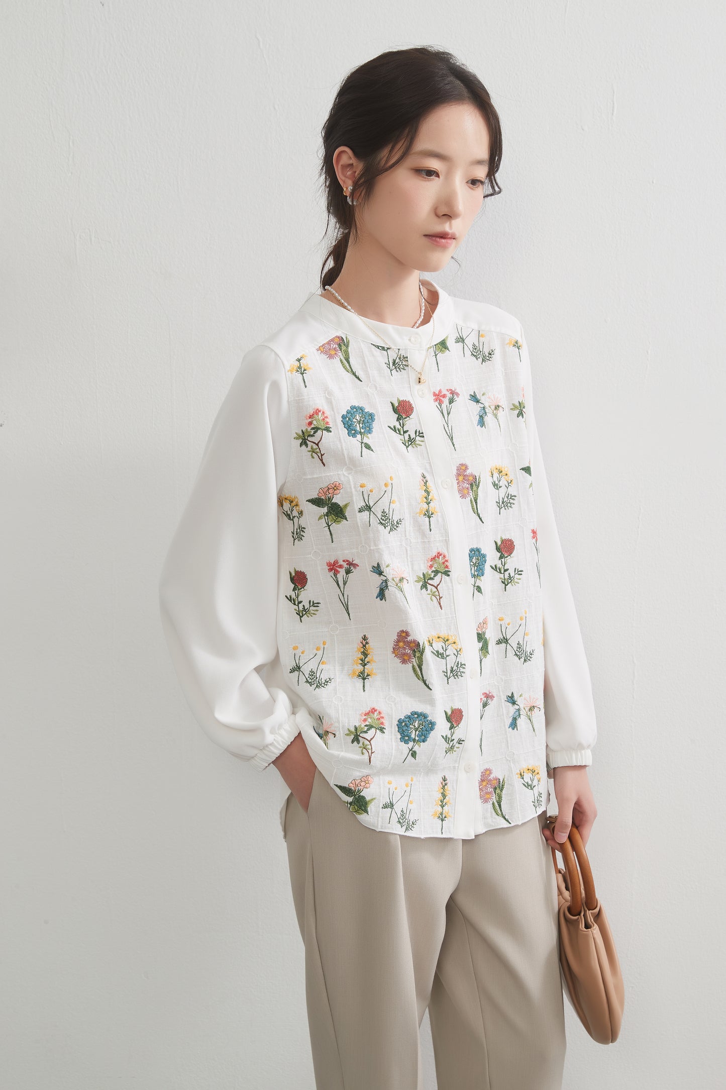 KNGC601-フローラルガーデン花柄刺繍長袖ブラウス