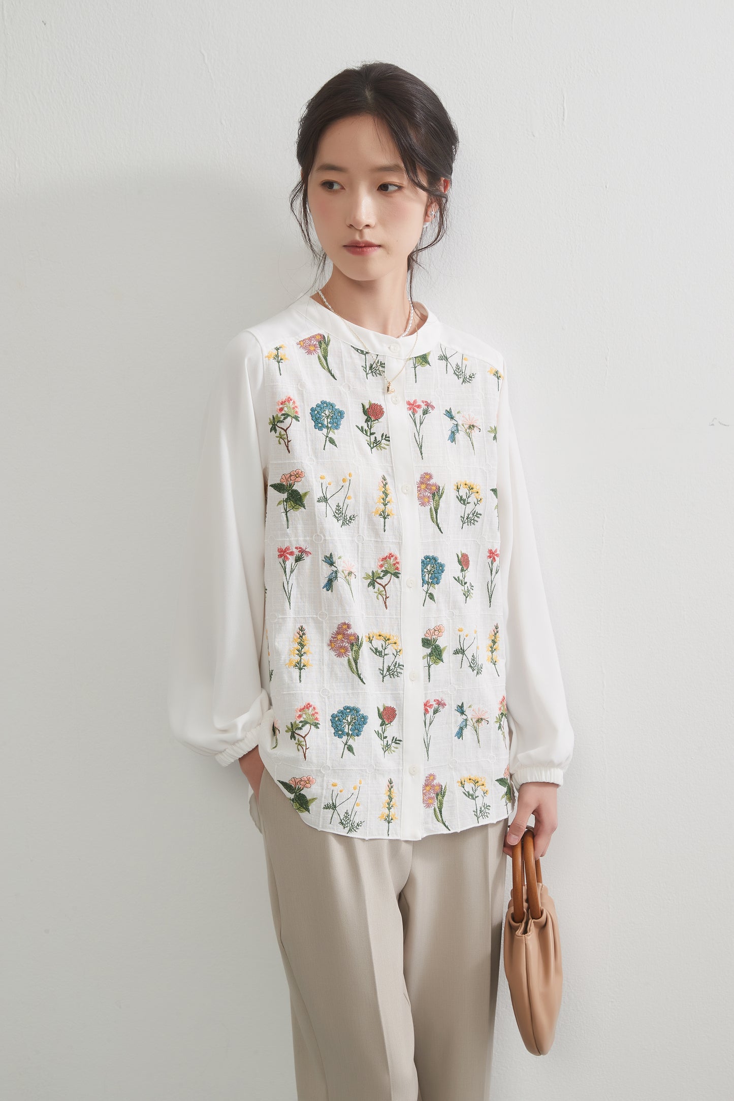 KNGC601-フローラルガーデン花柄刺繍長袖ブラウス