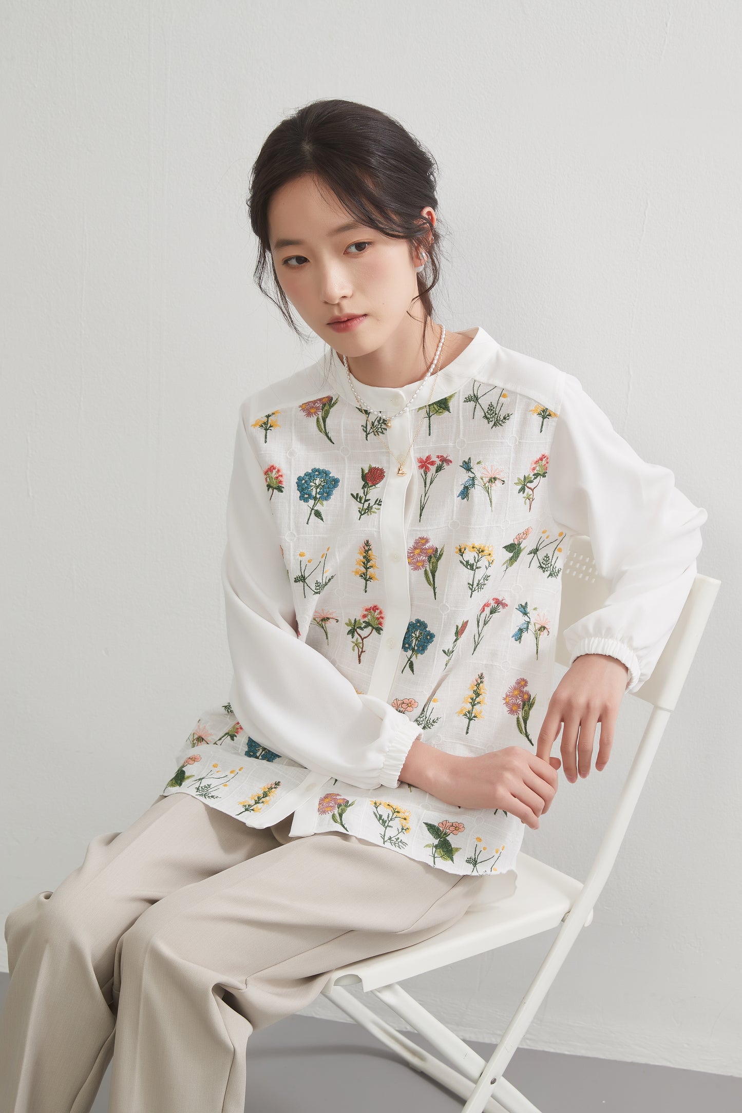 KNGC601-フローラルガーデン花柄刺繍長袖ブラウス