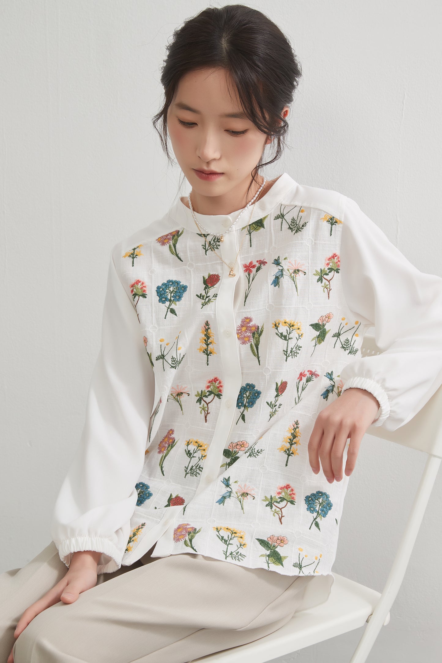 KNGC601-フローラルガーデン花柄刺繍長袖ブラウス