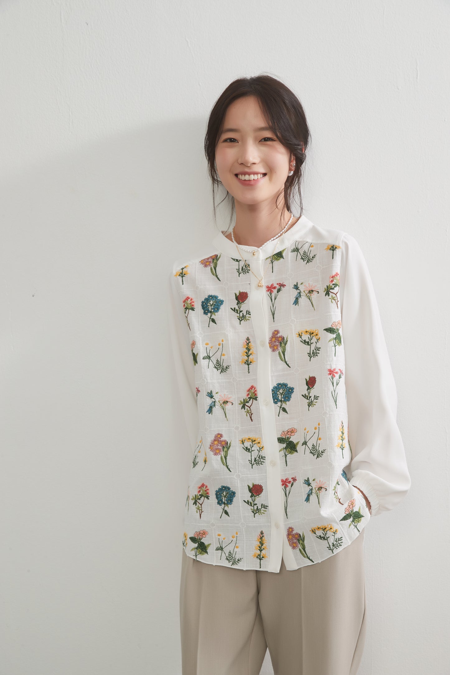 KNGC601-フローラルガーデン花柄刺繍長袖ブラウス