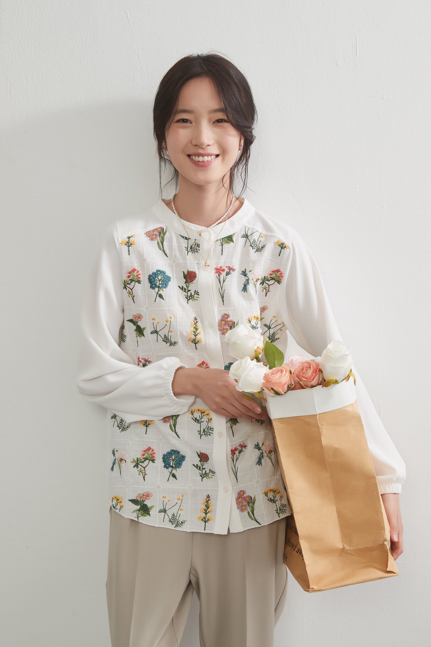 KNGC601-フローラルガーデン花柄刺繍長袖ブラウス
