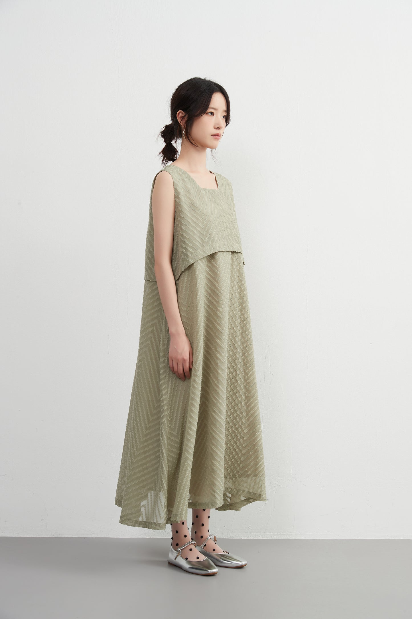 KNXO522・ジャガードシフォン・レイヤード風フレアワンピース・2枚仕立て風ドレス・ノースリーブワンピース・裏地付き