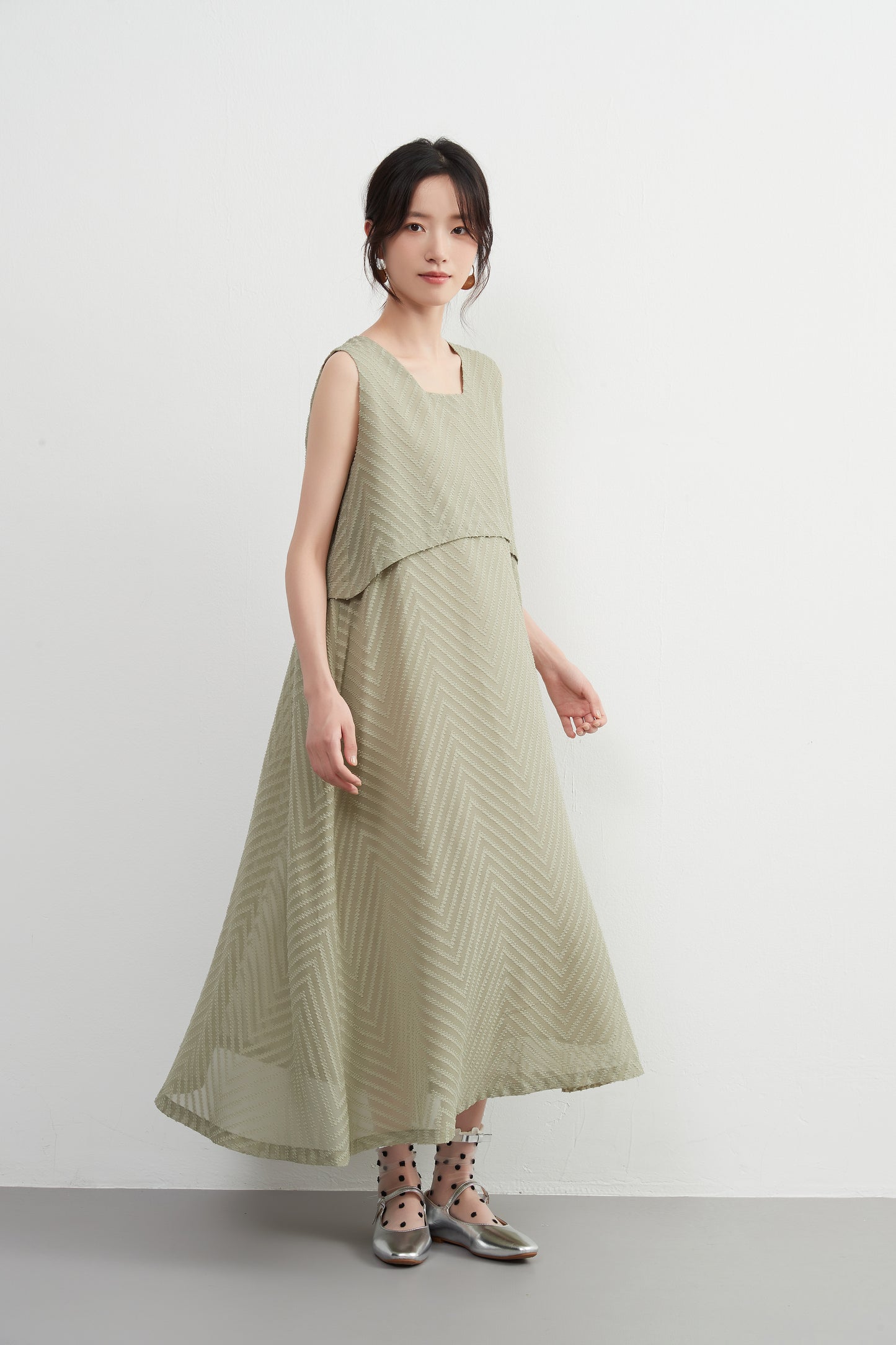 KNXO522・ジャガードシフォン・レイヤード風フレアワンピース・2枚仕立て風ドレス・ノースリーブワンピース・裏地付き