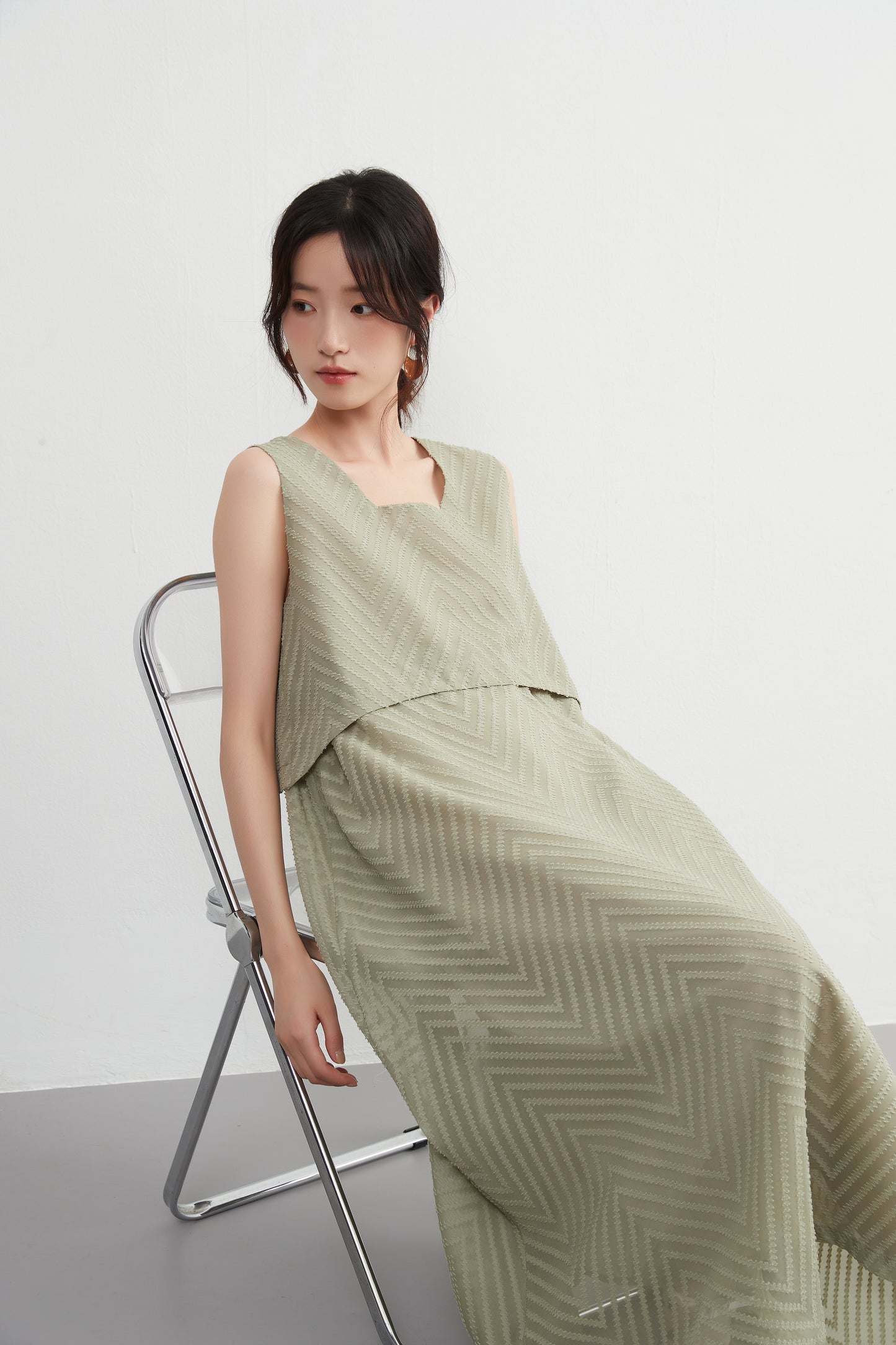 KNXO522・ジャガードシフォン・レイヤード風フレアワンピース・2枚仕立て風ドレス・ノースリーブワンピース・裏地付き
