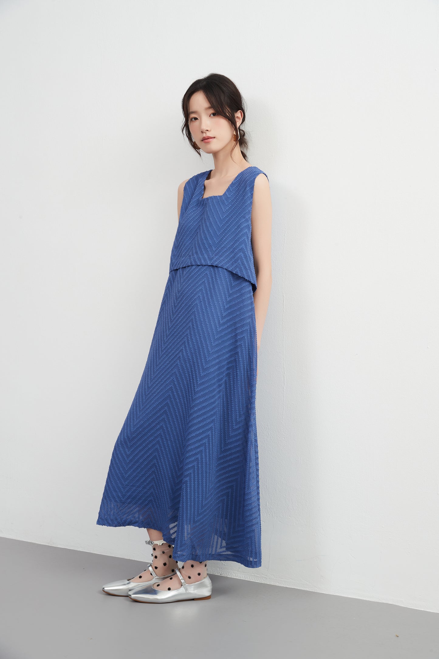 KNXO522・ジャガードシフォン・レイヤード風フレアワンピース・2枚仕立て風ドレス・ノースリーブワンピース・裏地付き