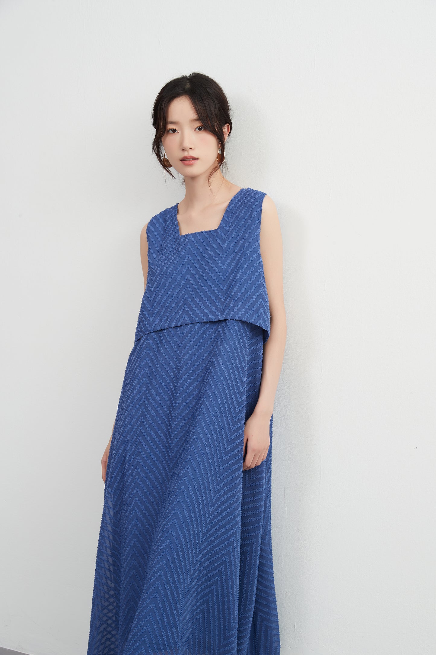 KNXO522・ジャガードシフォン・レイヤード風フレアワンピース・2枚仕立て風ドレス・ノースリーブワンピース・裏地付き
