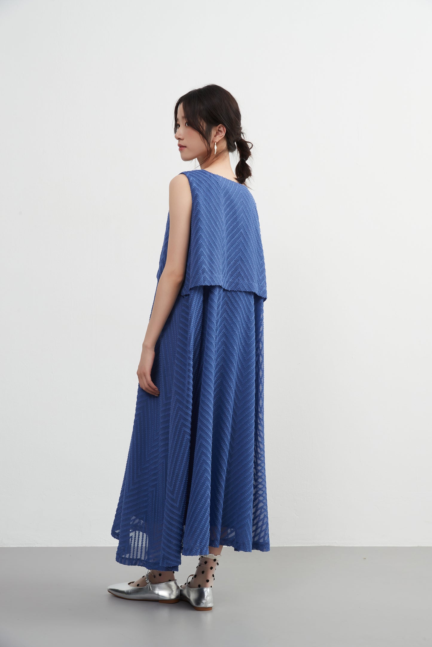 KNXO522・ジャガードシフォン・レイヤード風フレアワンピース・2枚仕立て風ドレス・ノースリーブワンピース・裏地付き