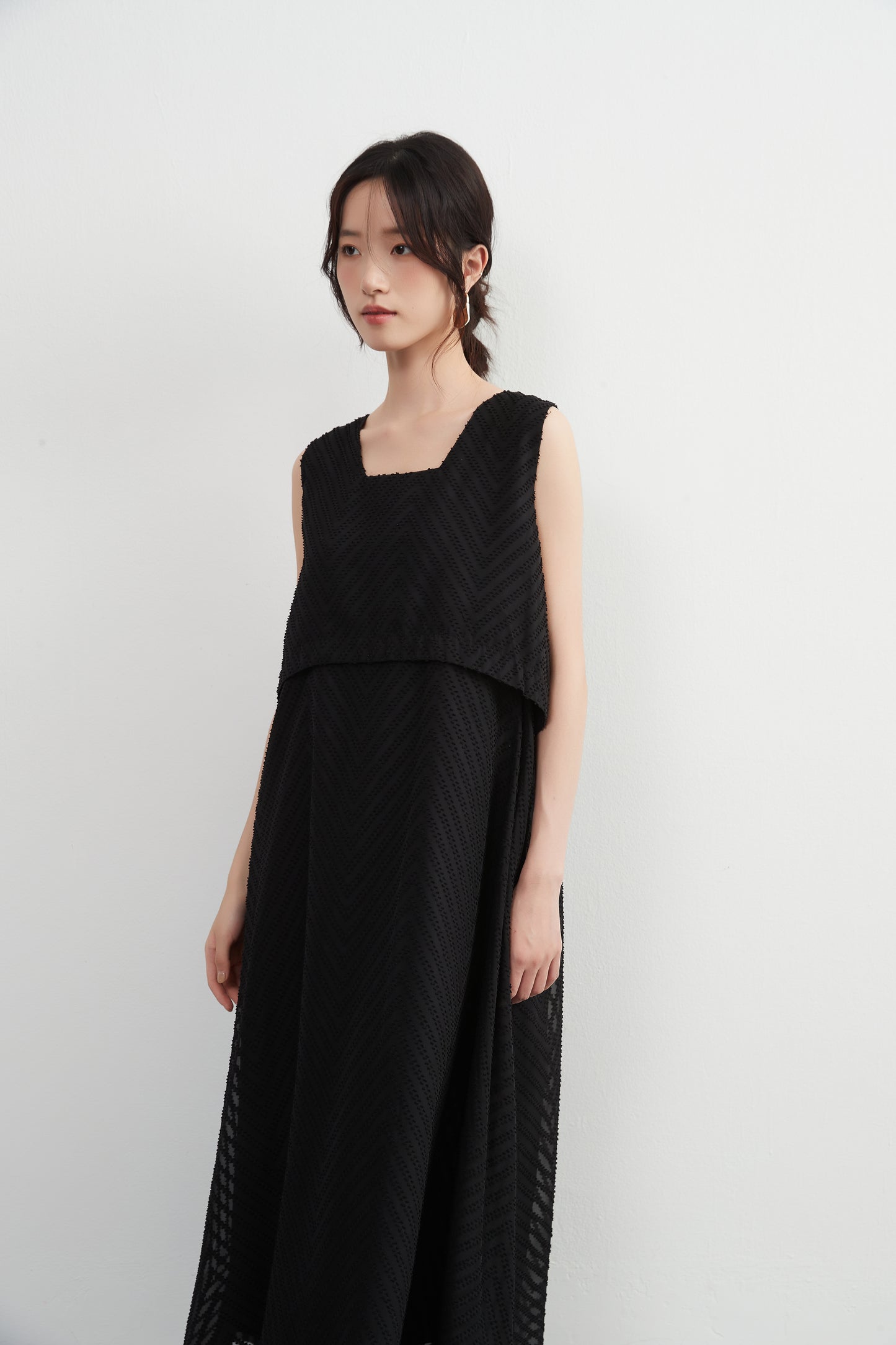 KNXO522・ジャガードシフォン・レイヤード風フレアワンピース・2枚仕立て風ドレス・ノースリーブワンピース・裏地付き