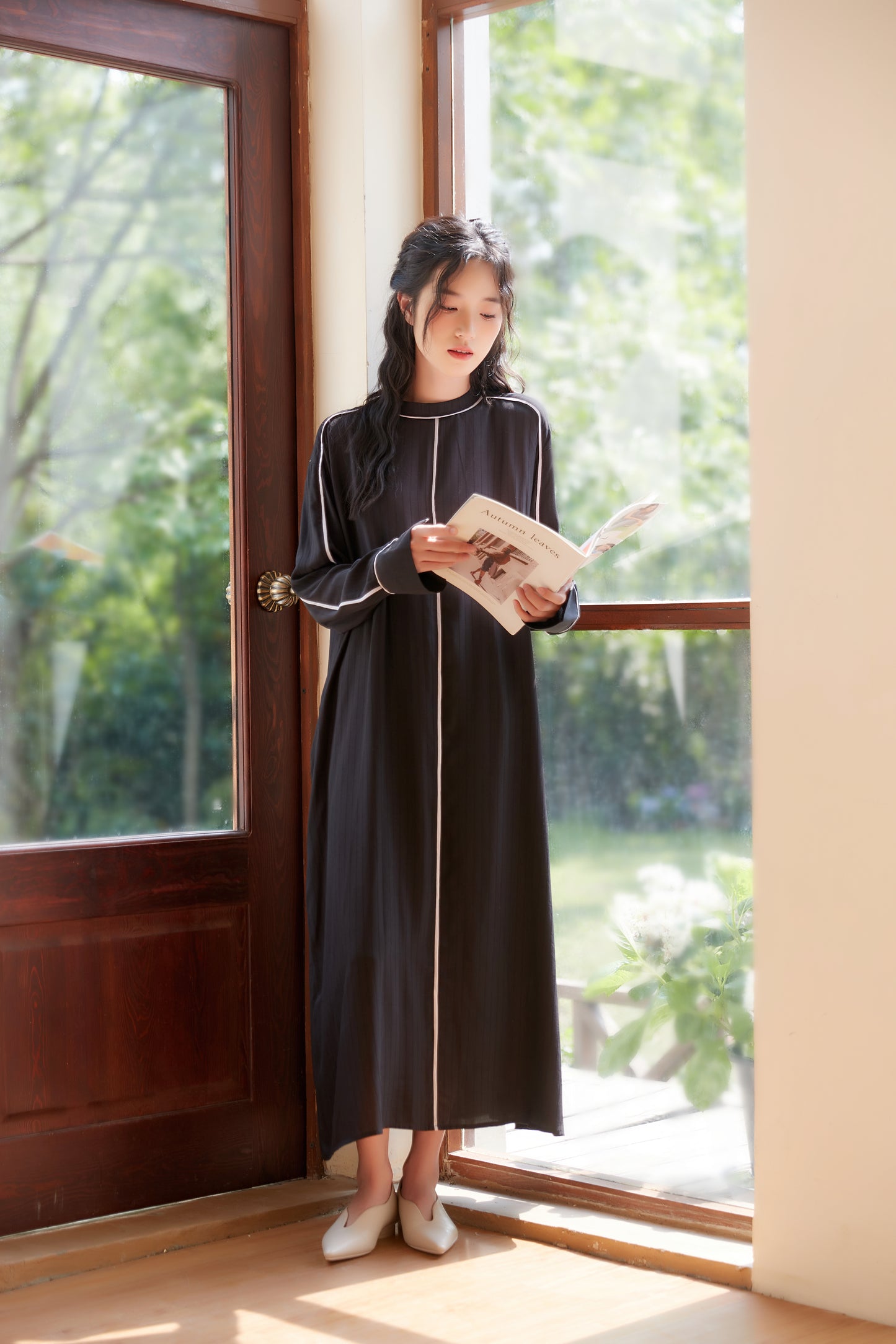 KNSO341-BLACK パイピングシャドーストライプ長袖Aラインワンピース