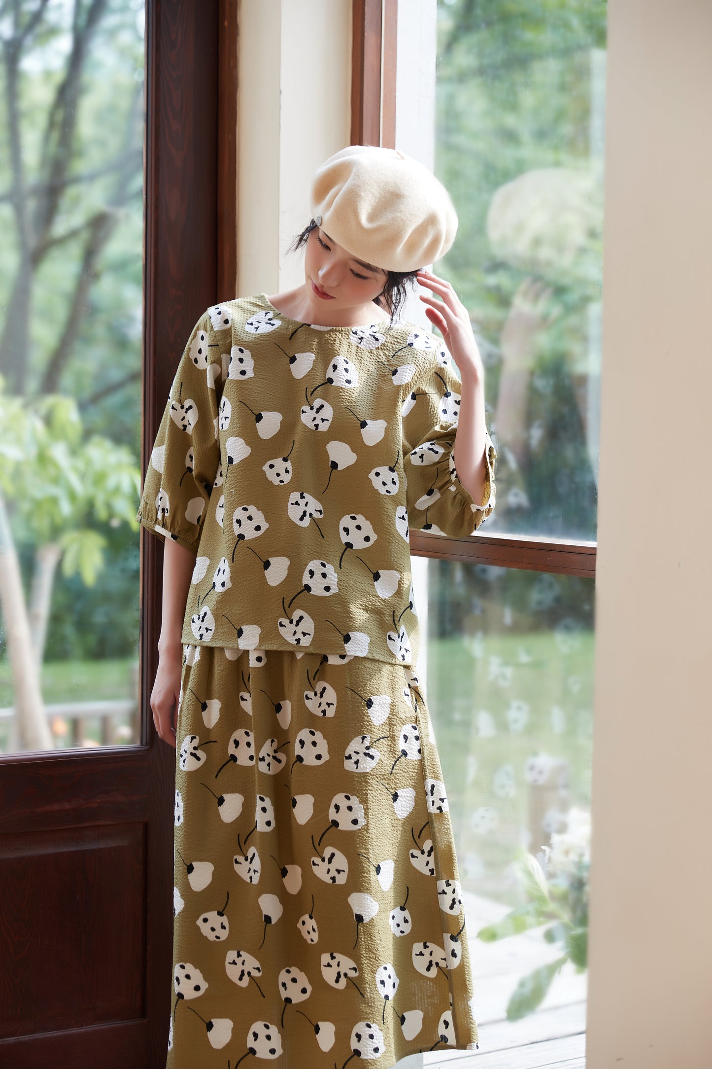 KNST348-BEIGE 綿100%サッカー素材半袖プリントトップ
