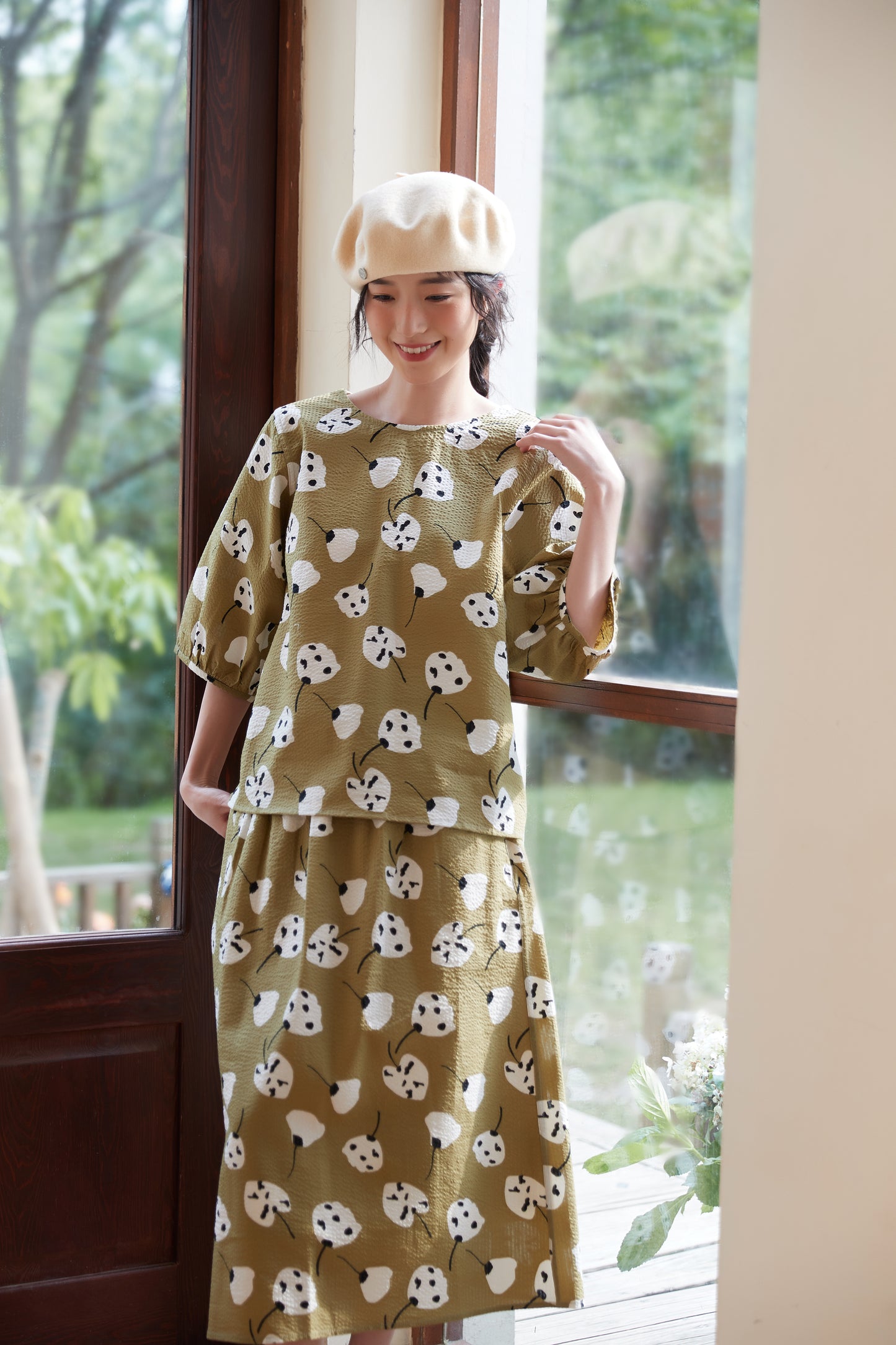 KNST348-BEIGE 綿100%サッカー素材半袖プリントトップ