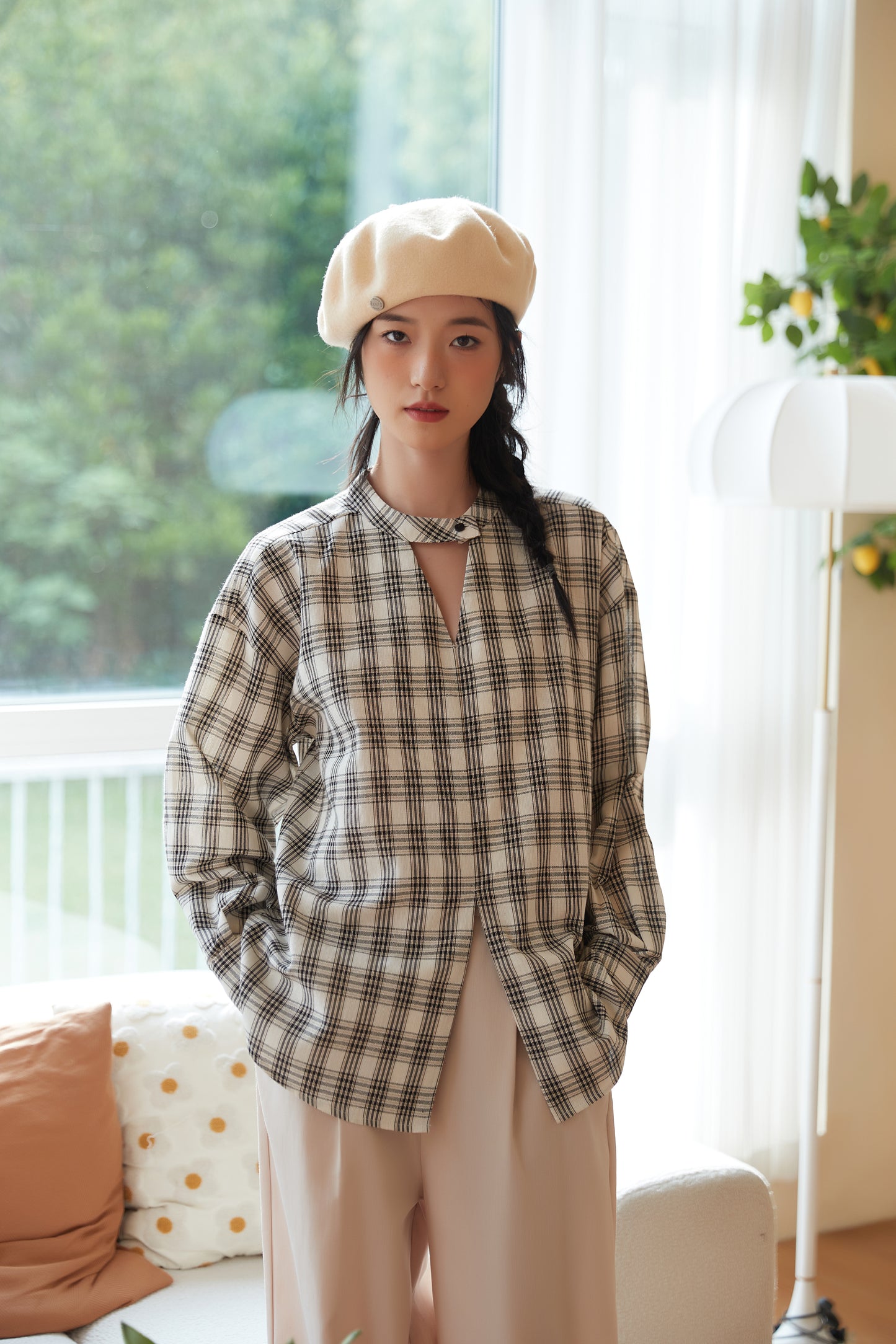 KNST344-WHITE チョーカーネックセンタースリットチェック長袖ブラウス