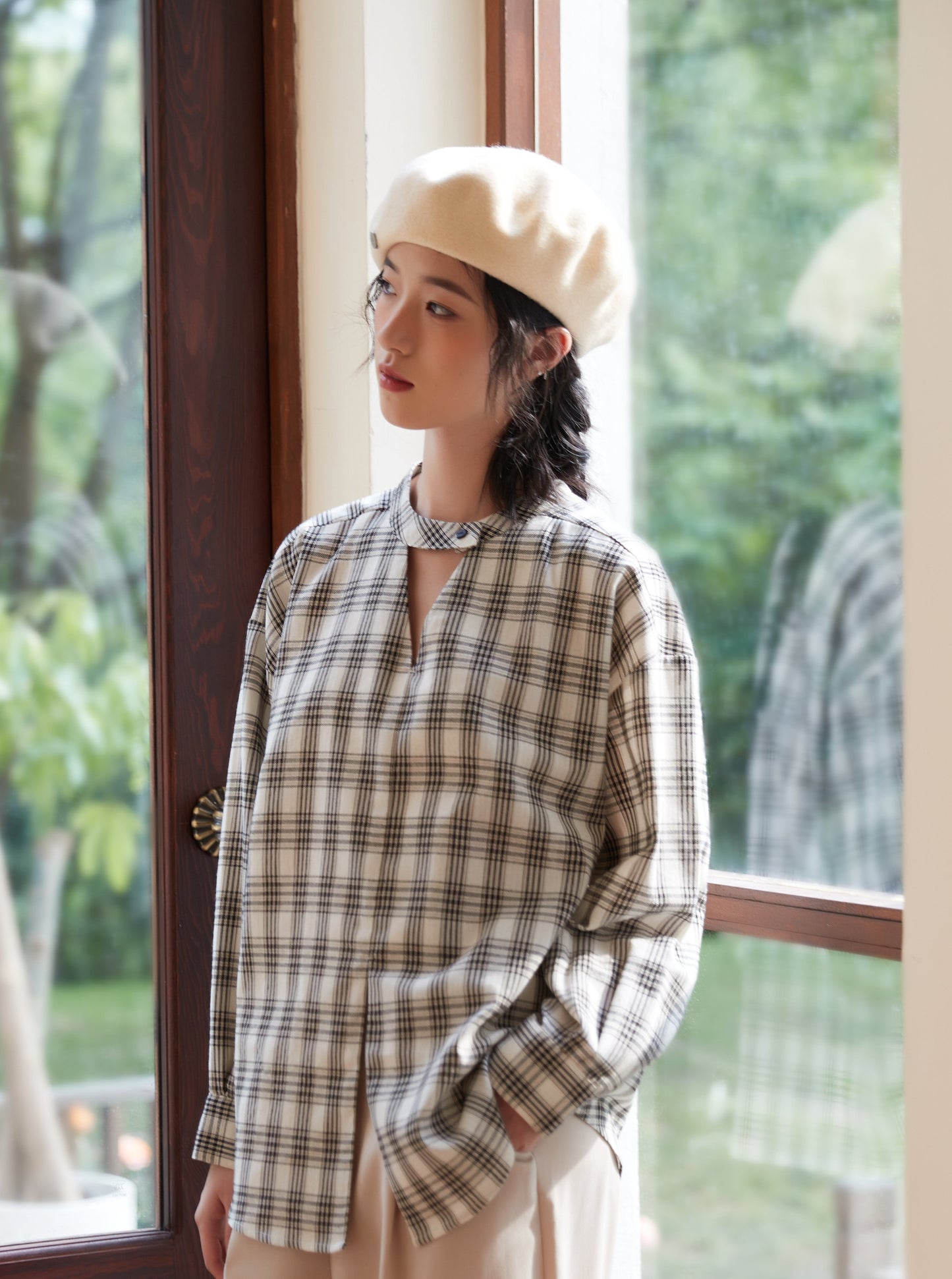 KNST344-WHITE チョーカーネックセンタースリットチェック長袖ブラウス