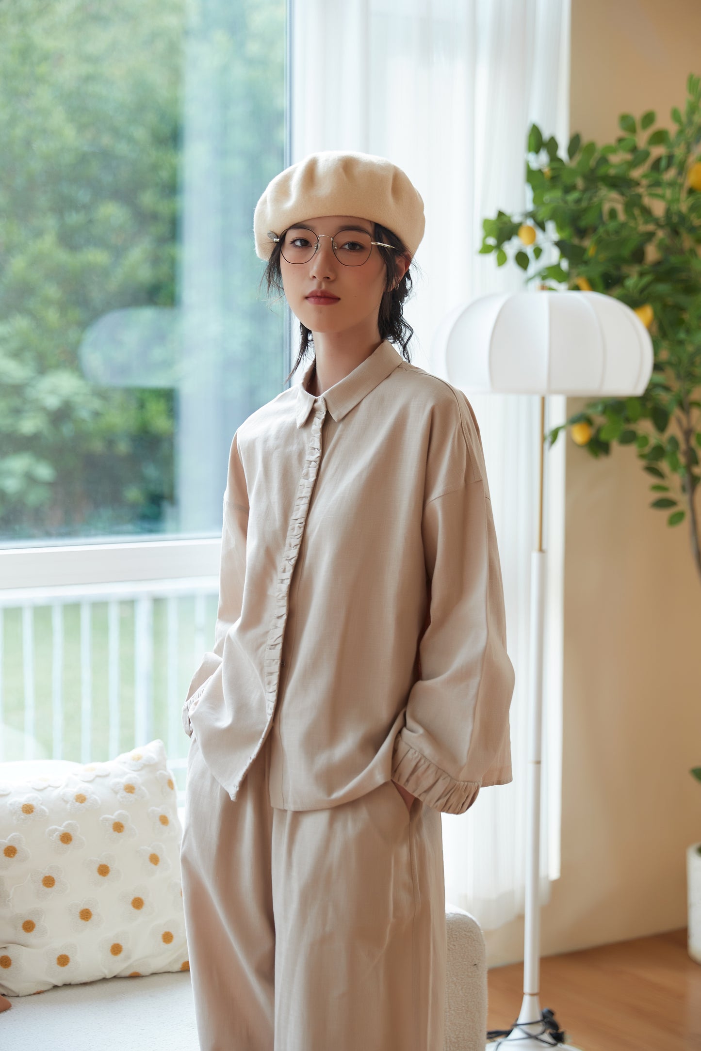 KNSC346-BEIGE ギャザーカフス&プラケットリネン綿シャツセットアップ商品