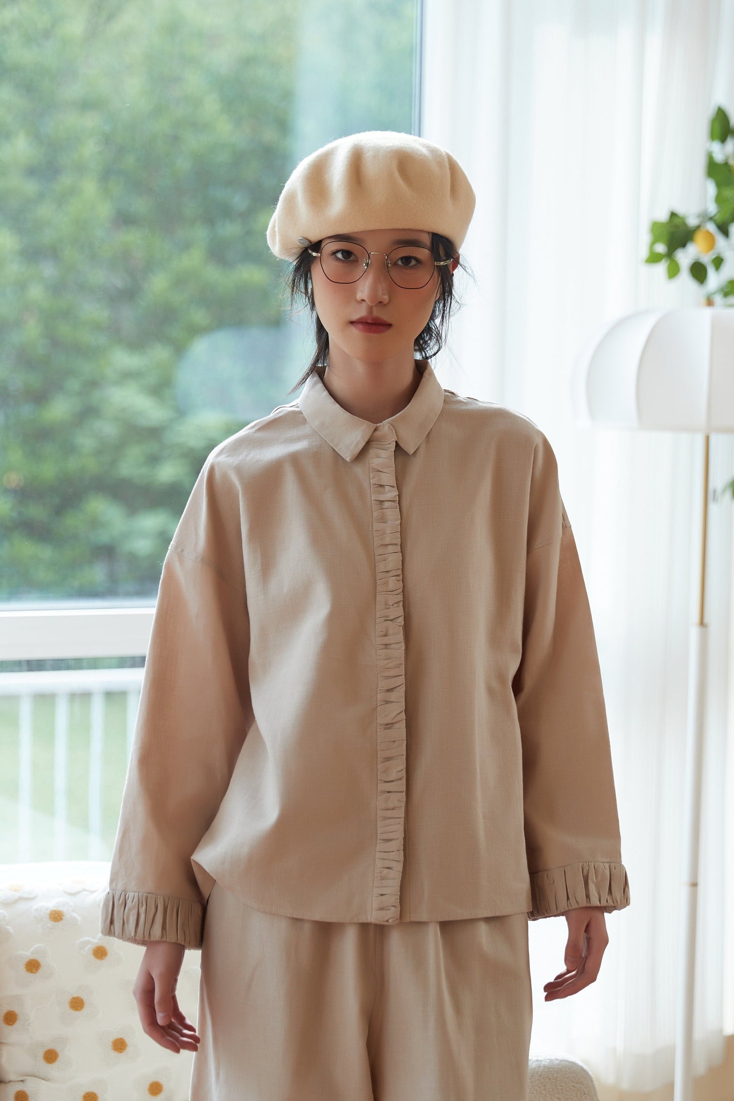 KNSC346-BEIGE ギャザーカフス&プラケットリネン綿シャツセットアップ商品