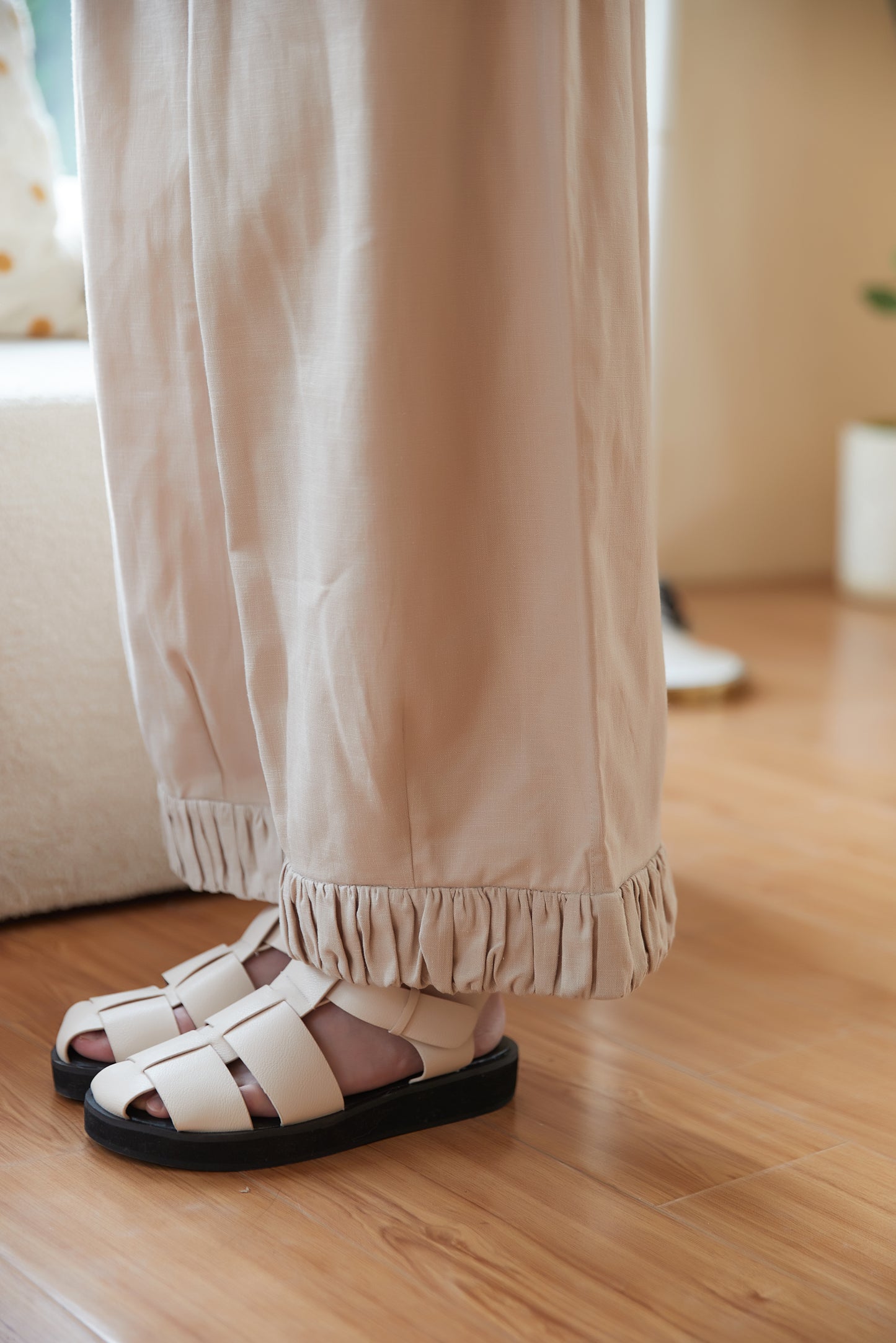KNSP347-BEIGE 裾ギャザーリネン綿ワイドパンツセットアップ商品