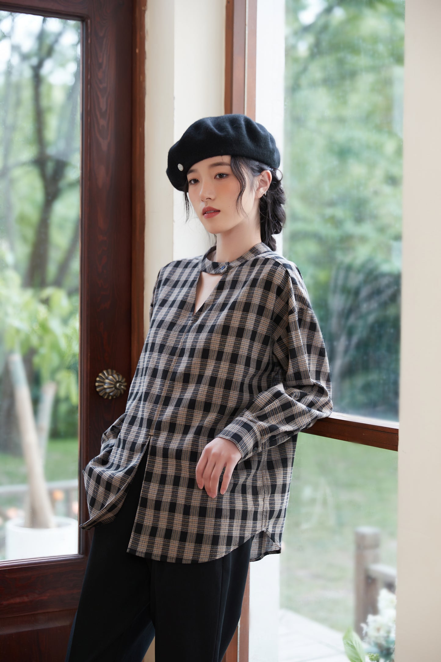 KNST344-BLACK チョーカーネックセンタースリットチェック長袖ブラウス