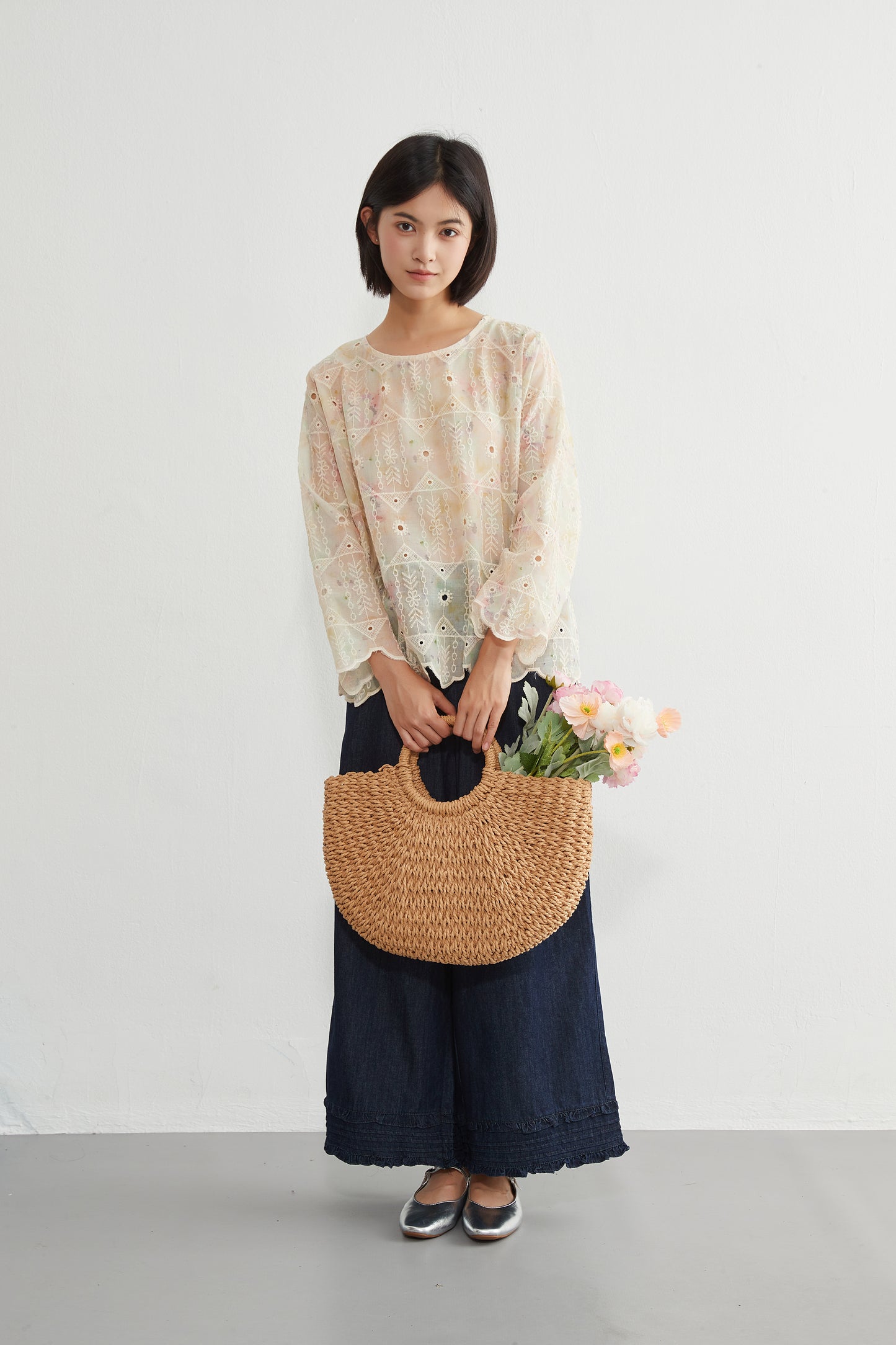 KNGT627・むら染めスカラップ刺繍長袖ラウンドネックブラウス