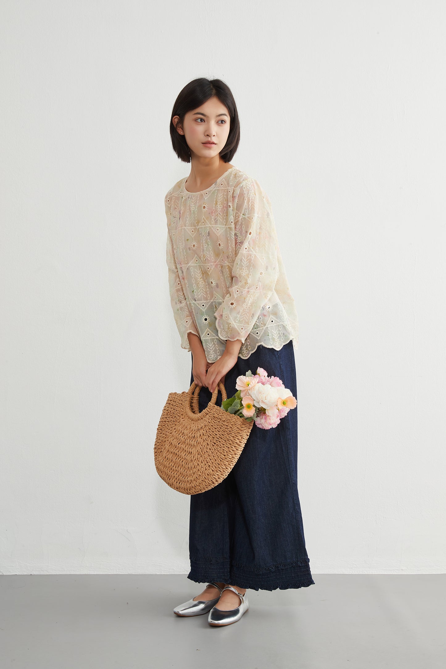 KNGT627・むら染めスカラップ刺繍長袖ラウンドネックブラウス