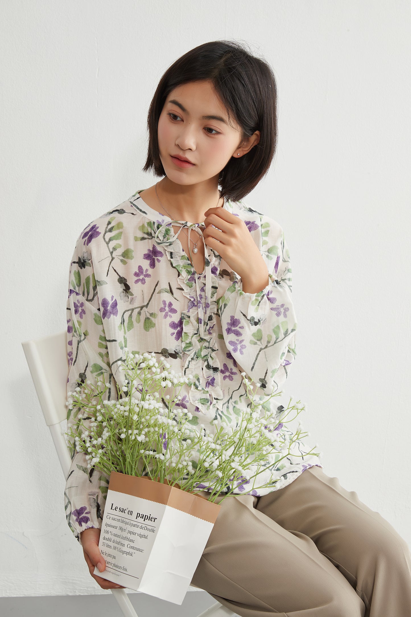 KNGC631・麻混アートな花柄プリントリボンフリルVネック長袖ブラウス