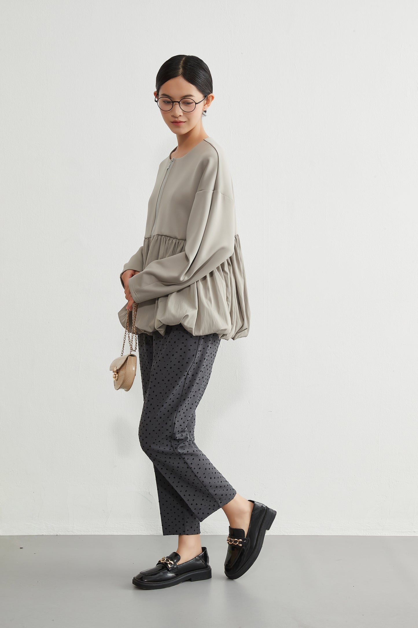 KNR641・異素材切替 バルーンヘムジップブルゾン 立体スリーブ レディースアウター