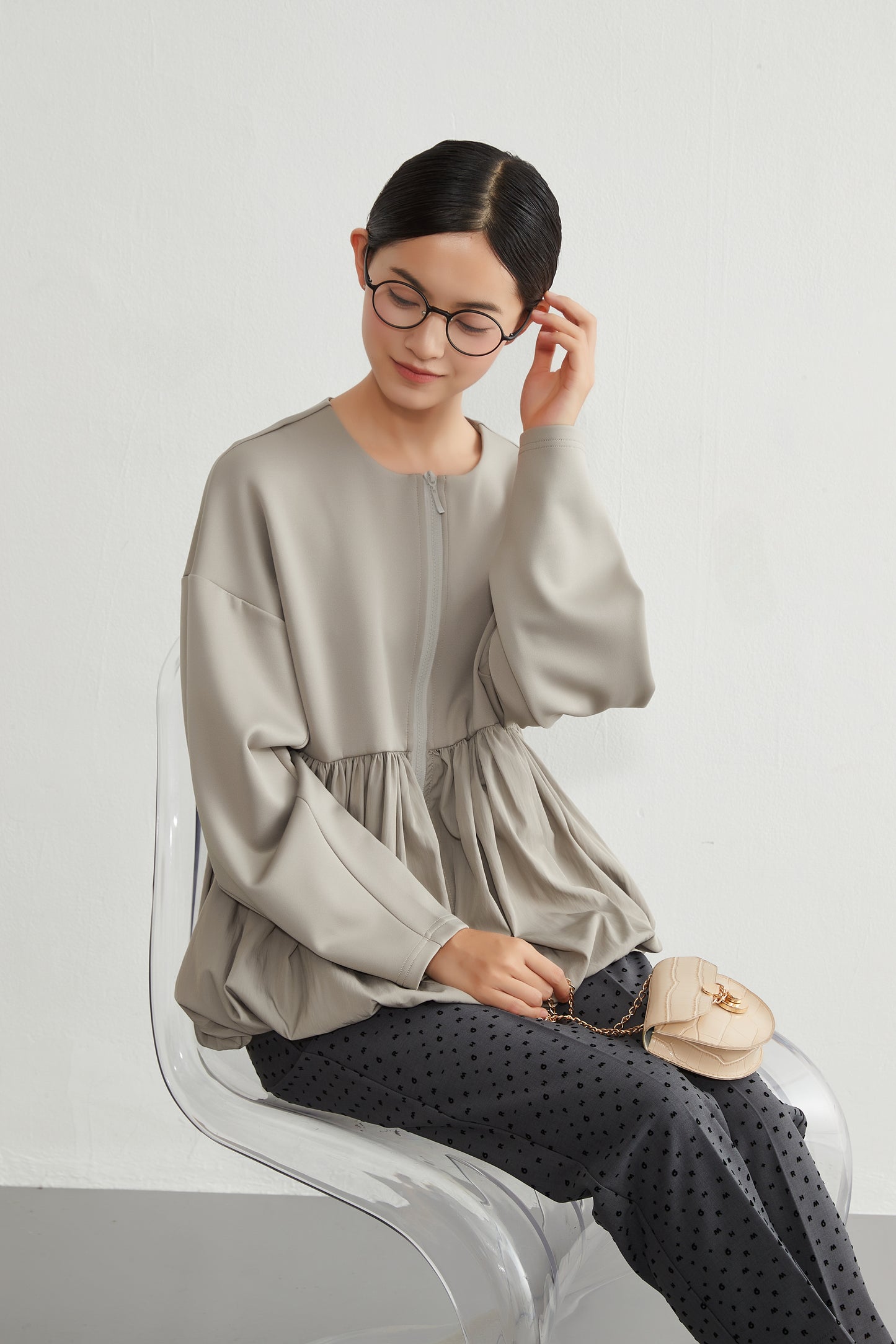 KNR641・異素材切替 バルーンヘムジップブルゾン 立体スリーブ レディースアウター