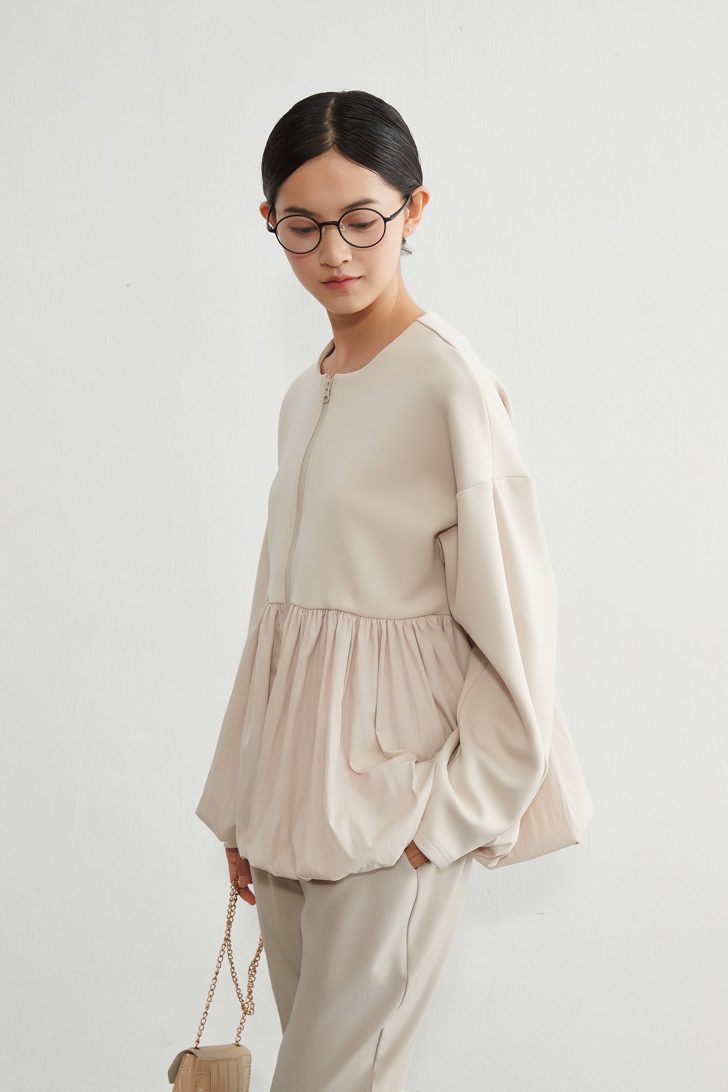 KNR641・異素材切替 バルーンヘムジップブルゾン 立体スリーブ レディースアウター