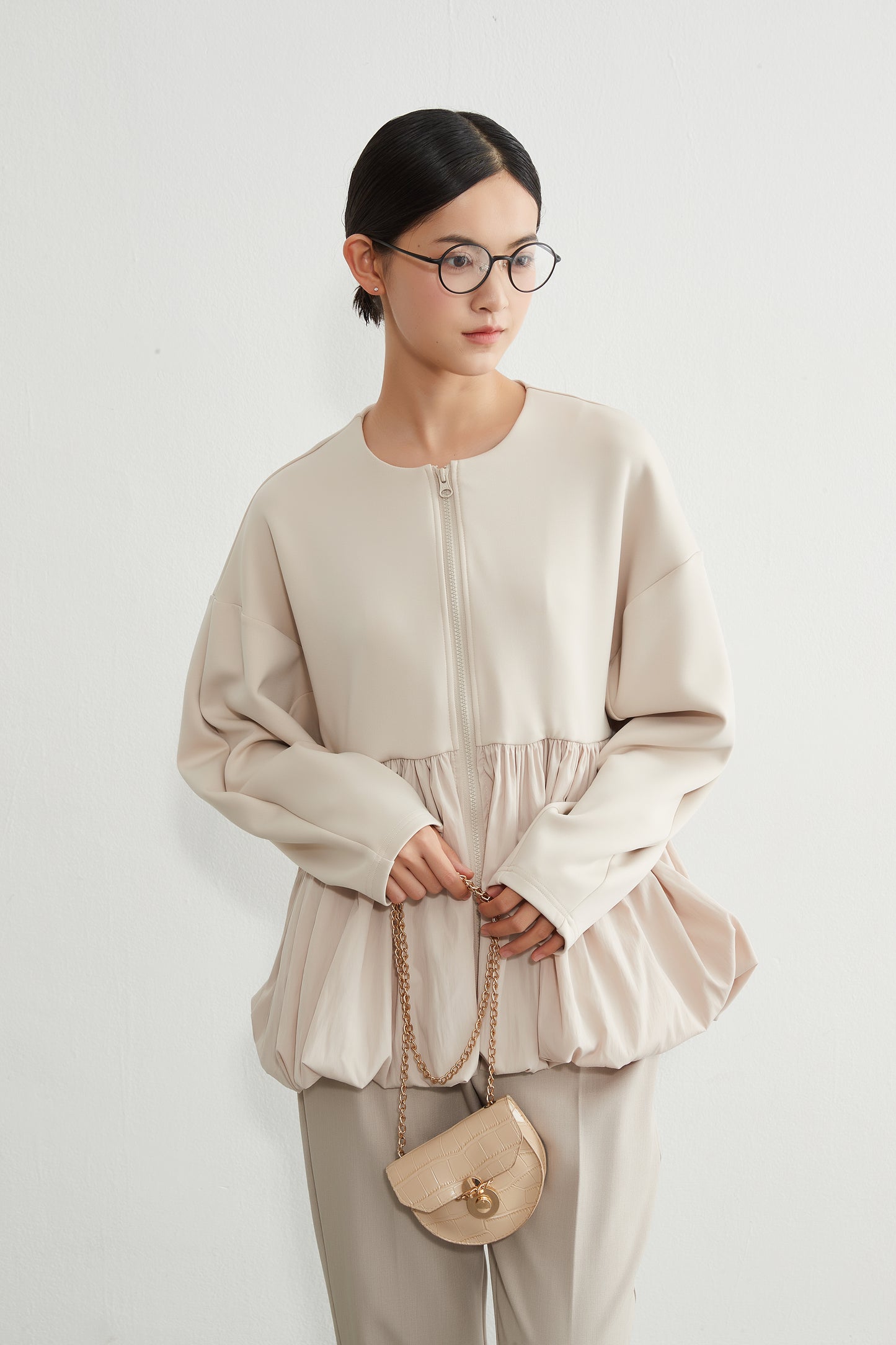 KNR641・異素材切替 バルーンヘムジップブルゾン 立体スリーブ レディースアウター