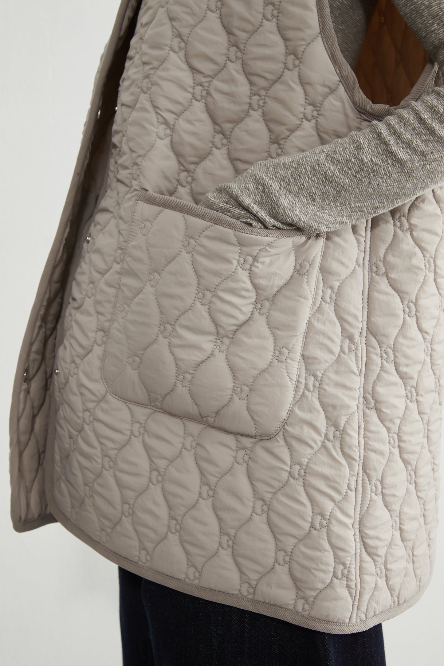 KNR650・ミニキノコ柄両面キルティング・衿付き中綿ロングベスト