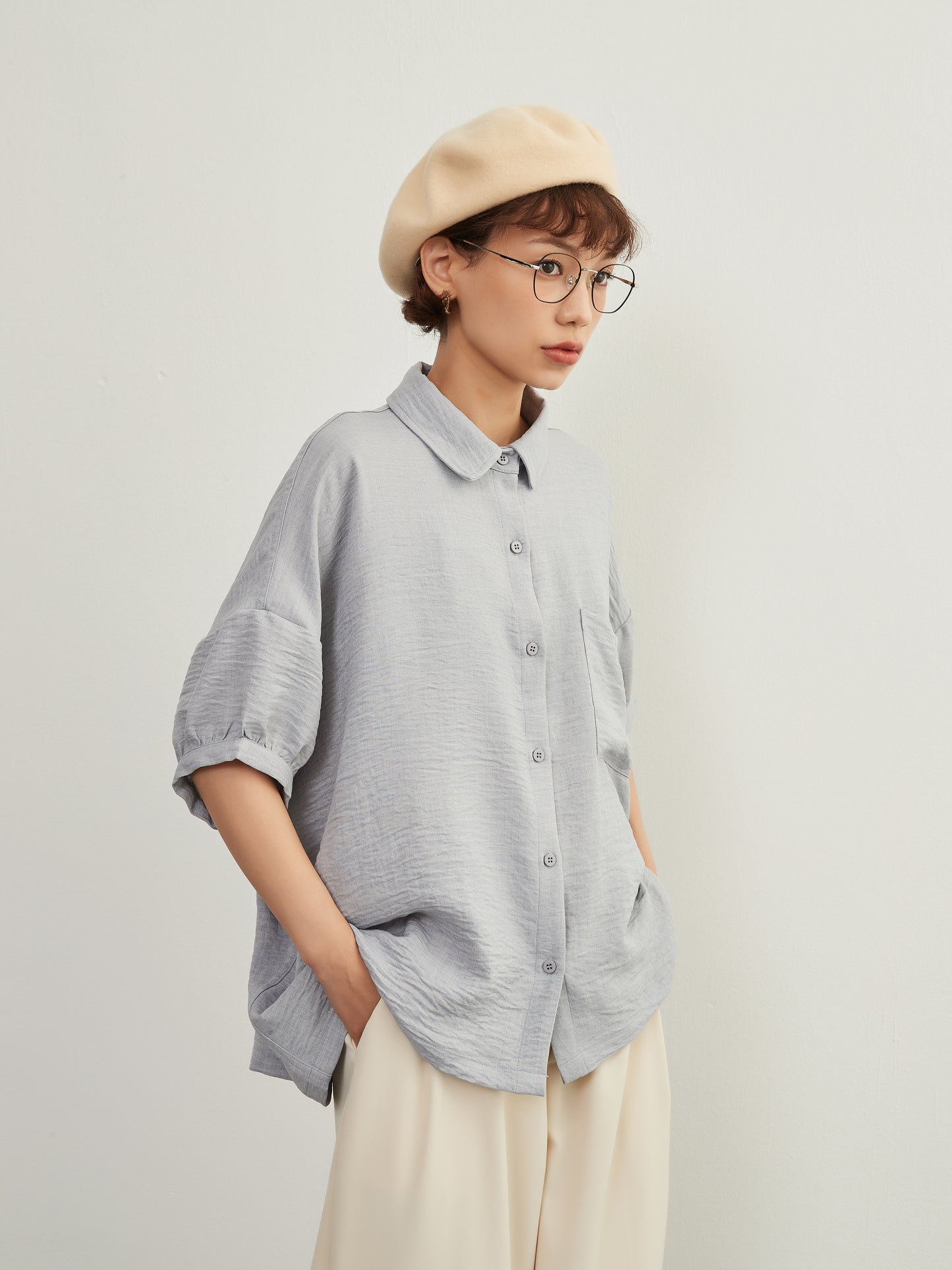 KNXC403-ルーズフィット春夏ブラウス・シワ感素材アイロン不要・ゆるふわポケット・半袖シャツ・定番トップス